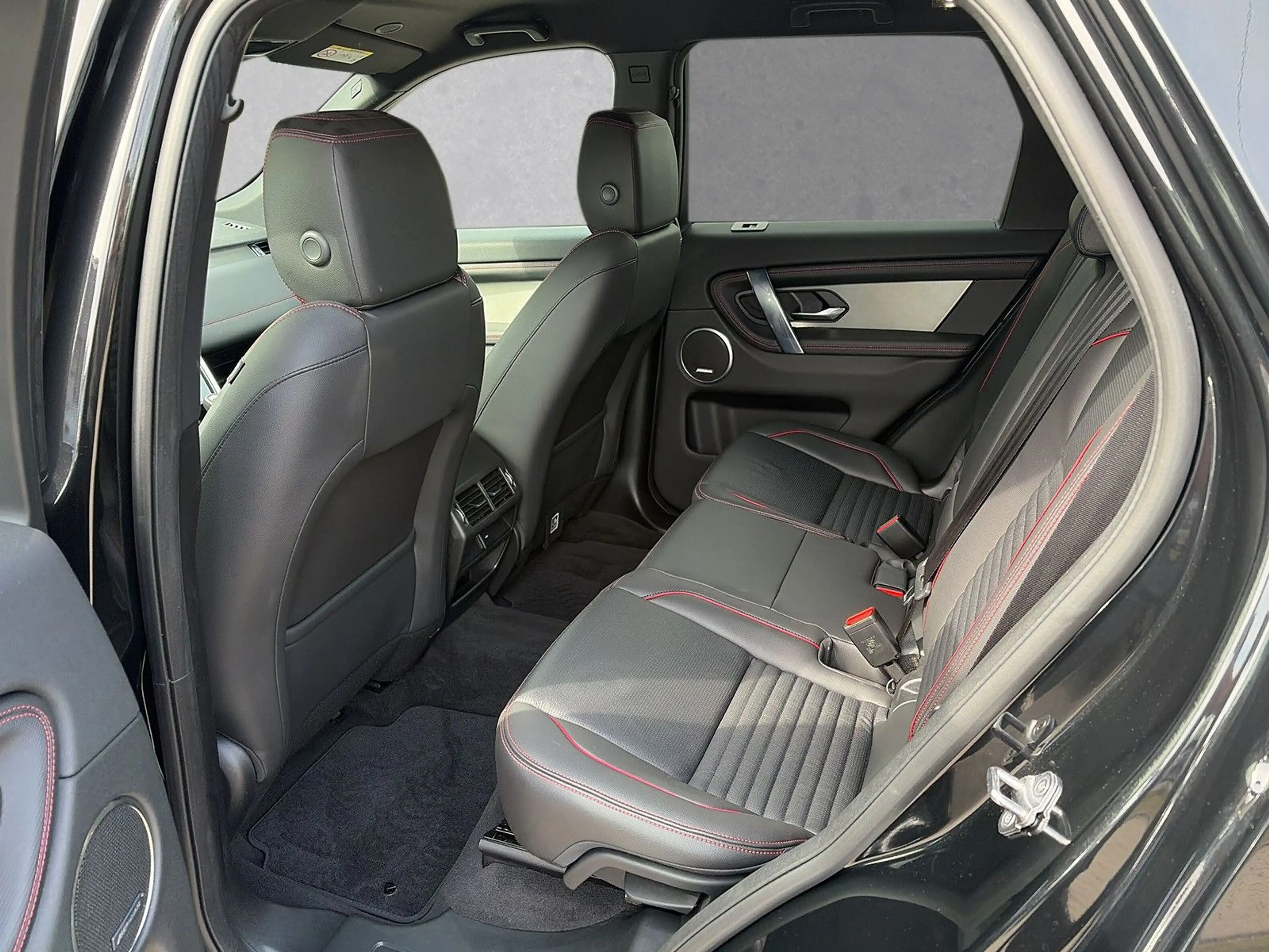 Land Rover Discovery Sport D200 R-DYNAMIC SE — photo 14