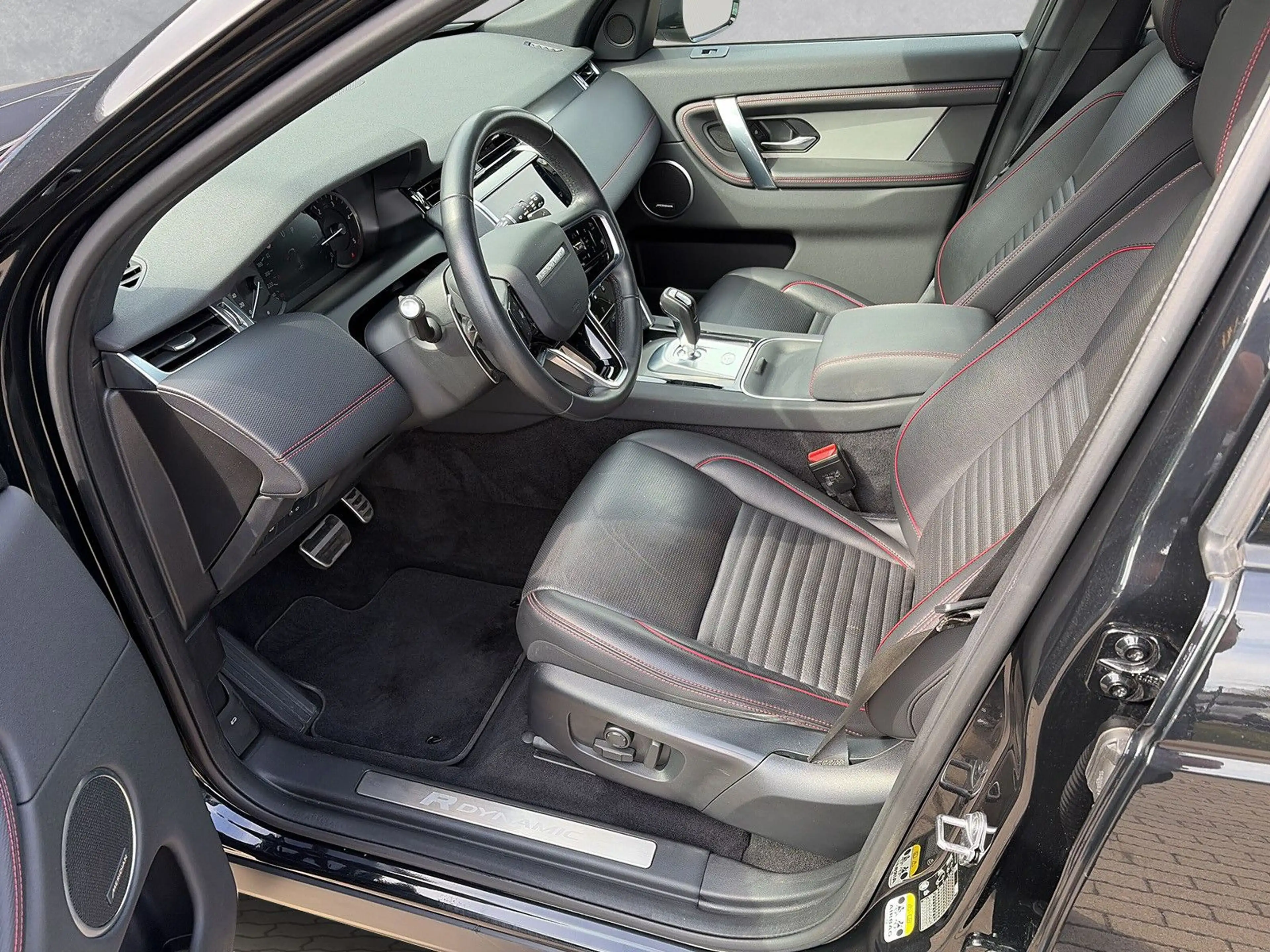 Land Rover Discovery Sport D200 R-DYNAMIC SE — photo 13