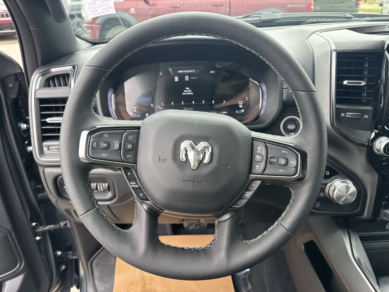 RAM 1500 снимка RAM 1500