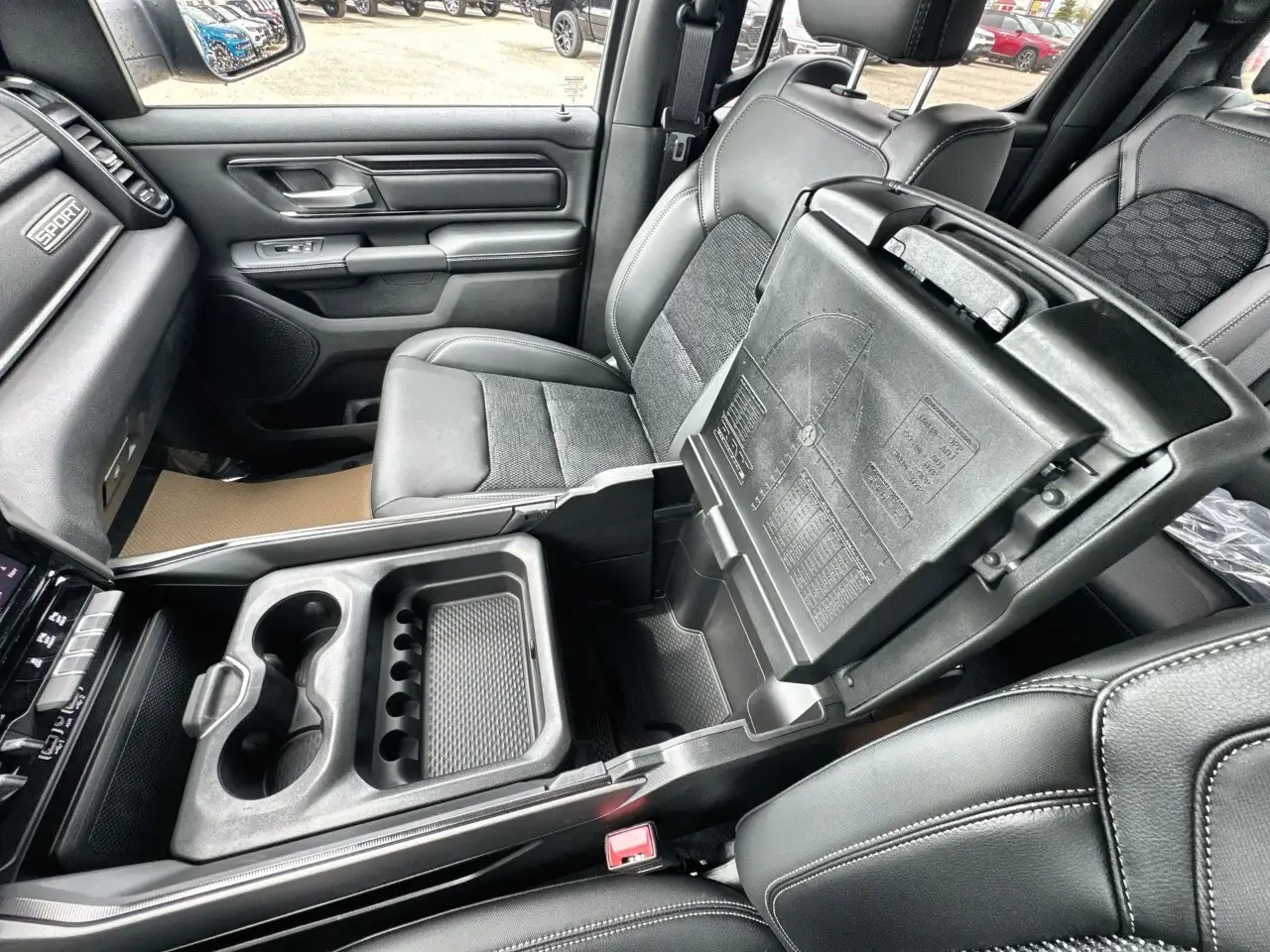 RAM 1500 снимка RAM 1500
