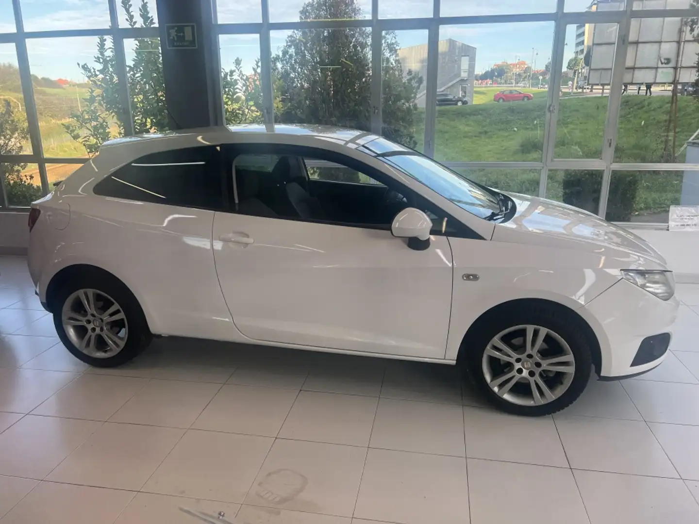 SEAT Ibiza 1.6TDI CR Style 105 Bianco - 1