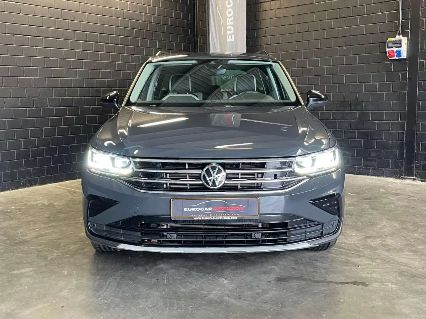 Volkswagen Tiguan Life Urban Sport 2.0 TDI DSG7 150 CV Gris - 2