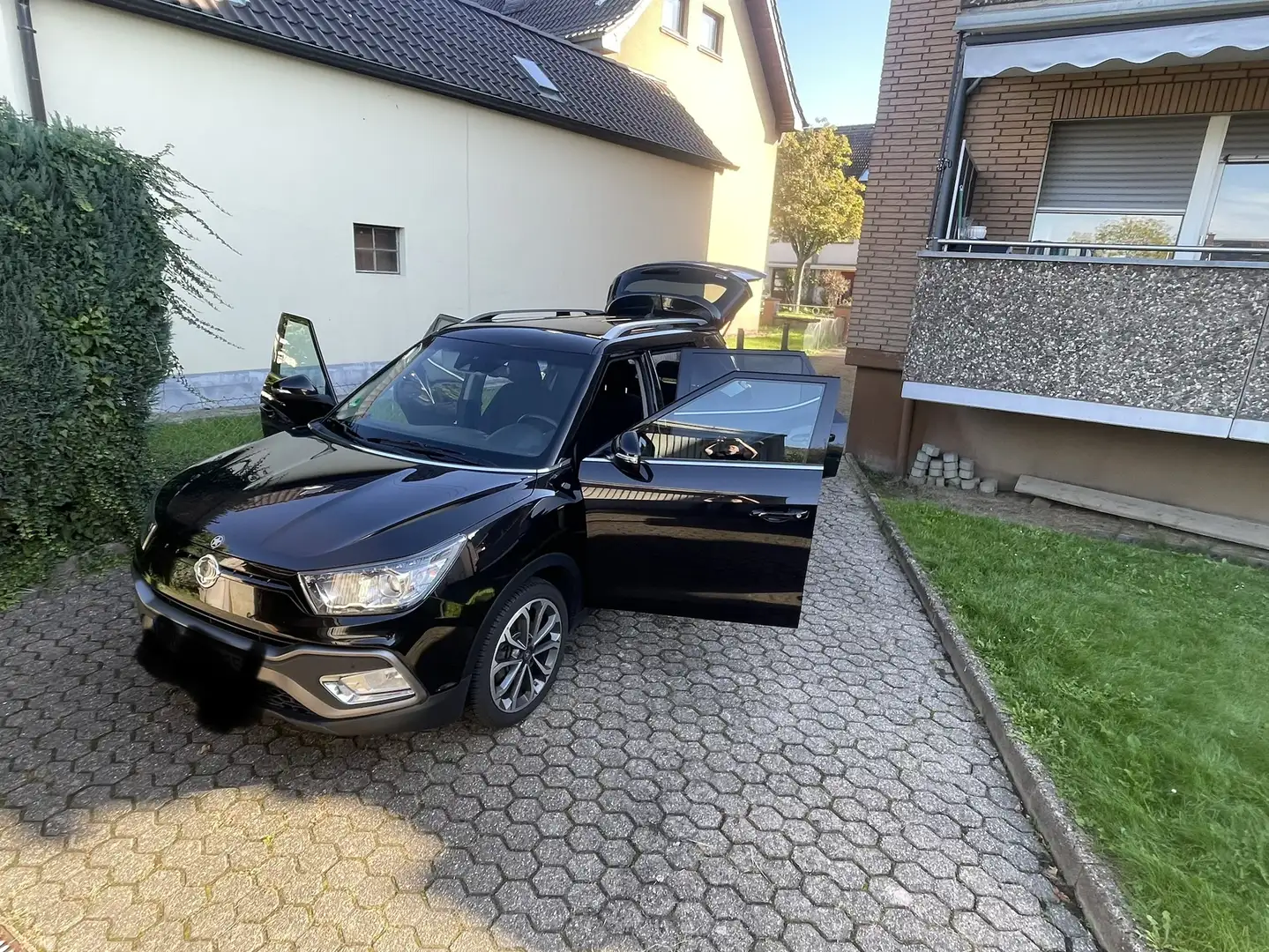 SsangYong XLV e-XGi 160 2WD Schwarz - 2