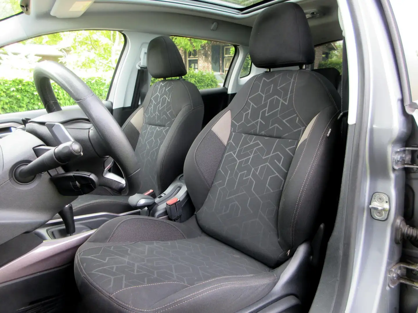 Peugeot 2008 1.2 PureTech Active Automaat*Navi*Pano.dak* Grijs - 2
