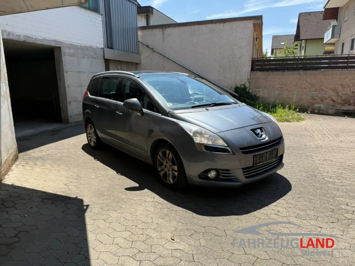 Peugeot 5008 Allure 2.0 HDi 7 Sitzer Klimaautomatik Sitzheizung Gris - 2