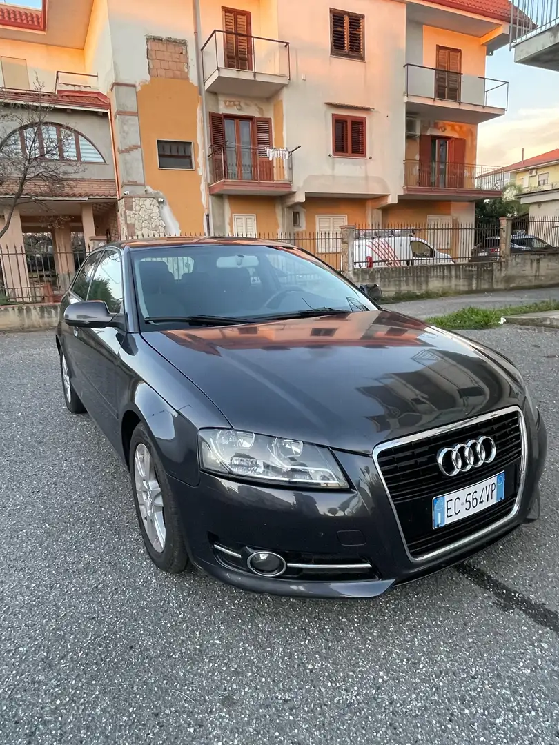 Audi A3 1.6 tdi Young Edition 90cv - 1