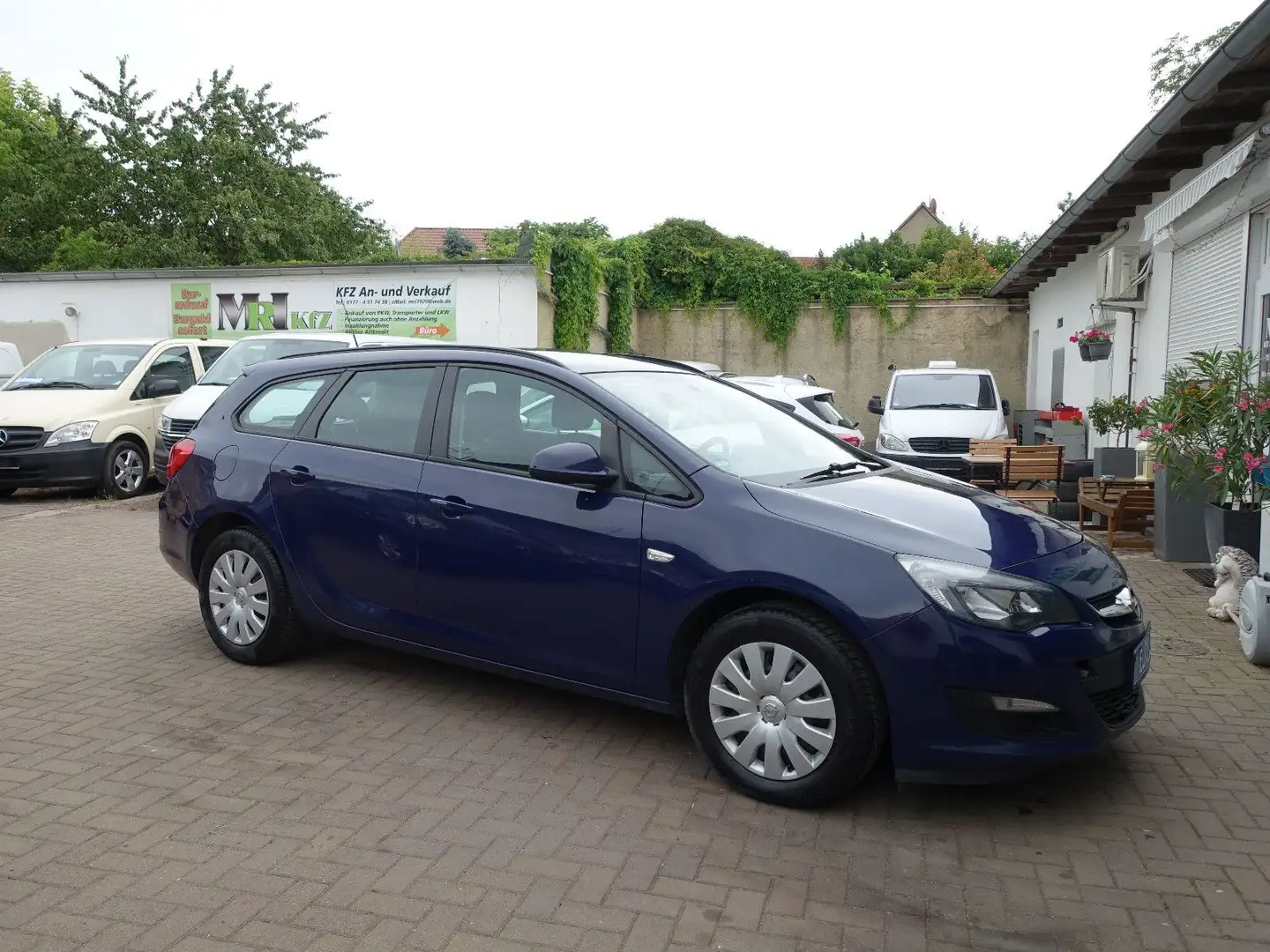 Opel Astra J 1,6 Sports Tourer, EU6, Motorenschaden ! Blau - 1