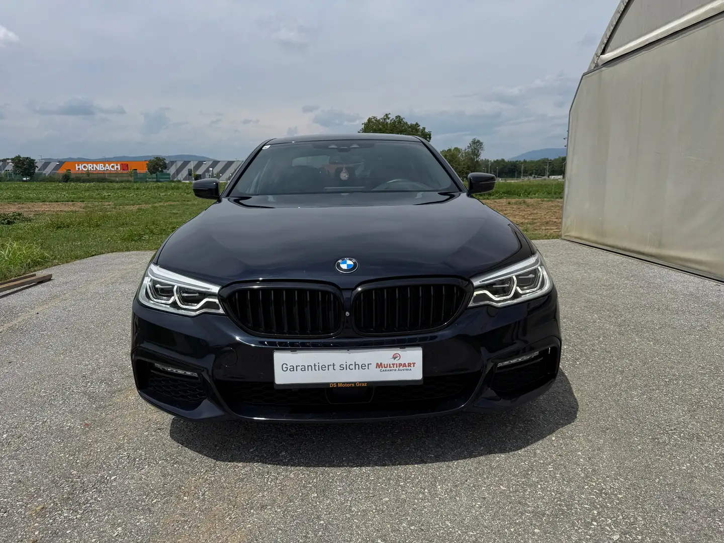 BMW 520 d M Sport Aut. *DAP; PAP; HEAD UP; 20 Zoll uvm.* Schwarz - 2