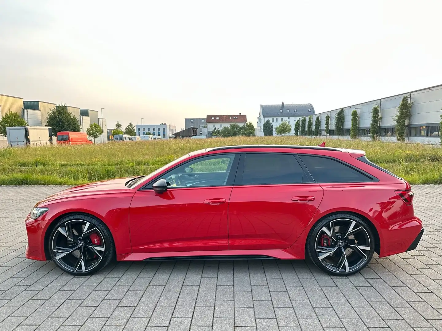 Audi RS6 Dynamic Paket/360/B&O/Pano/Nappa Vollleder.. Rot - 2