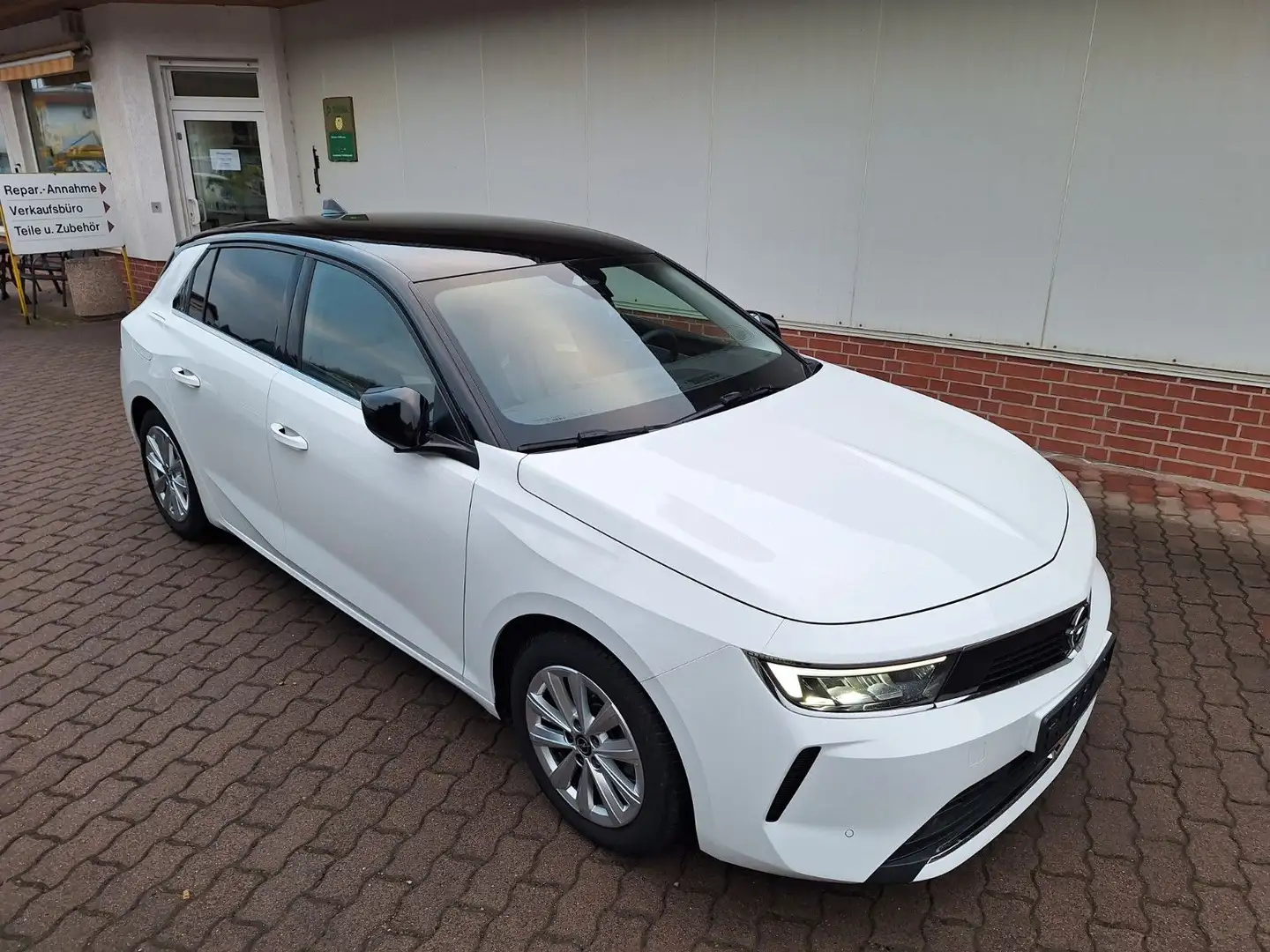 Opel Astra L Lim. 5-trg. Elegance Weiß - 1