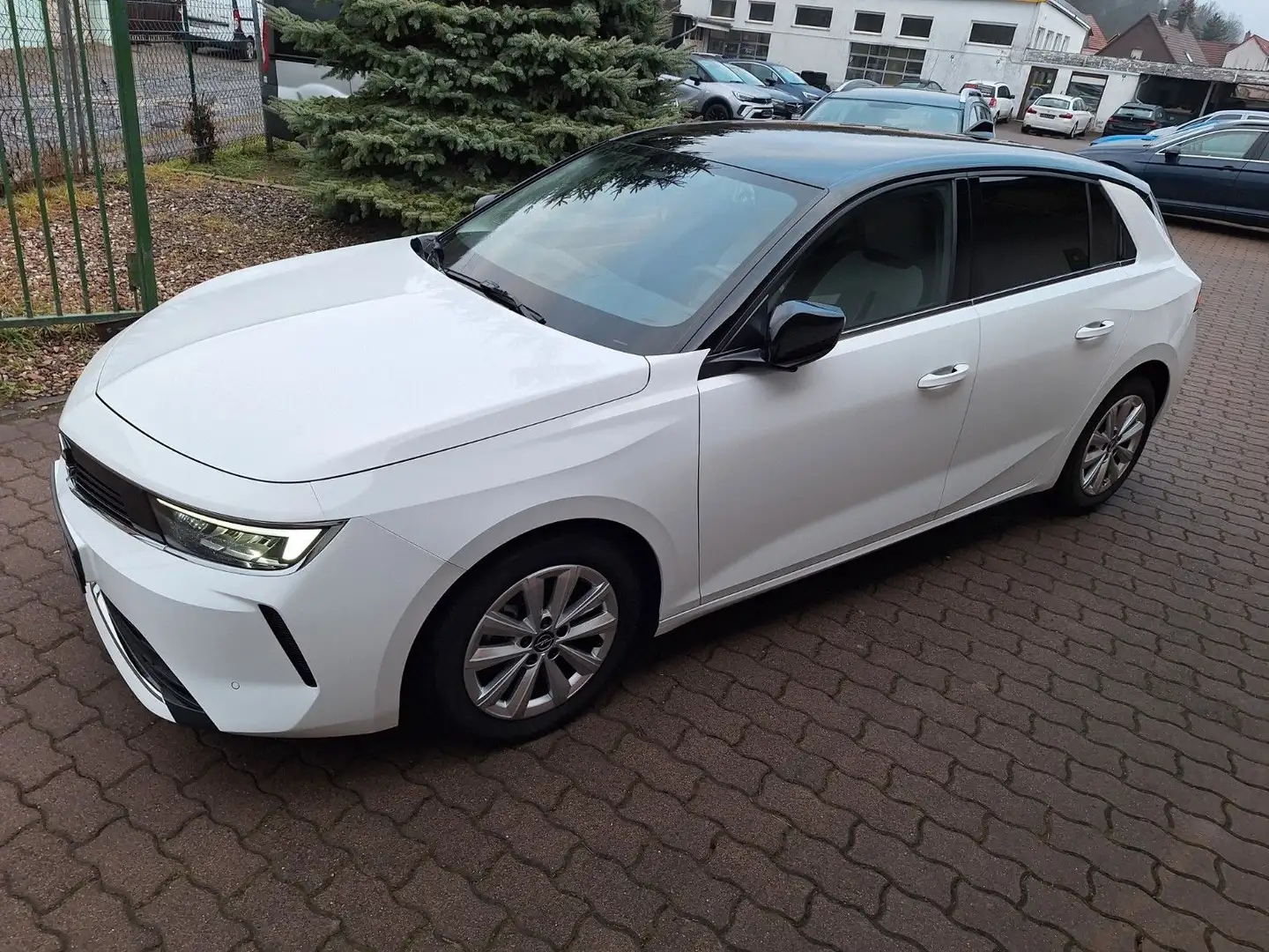Opel Astra L Lim. 5-trg. Elegance Weiß - 2