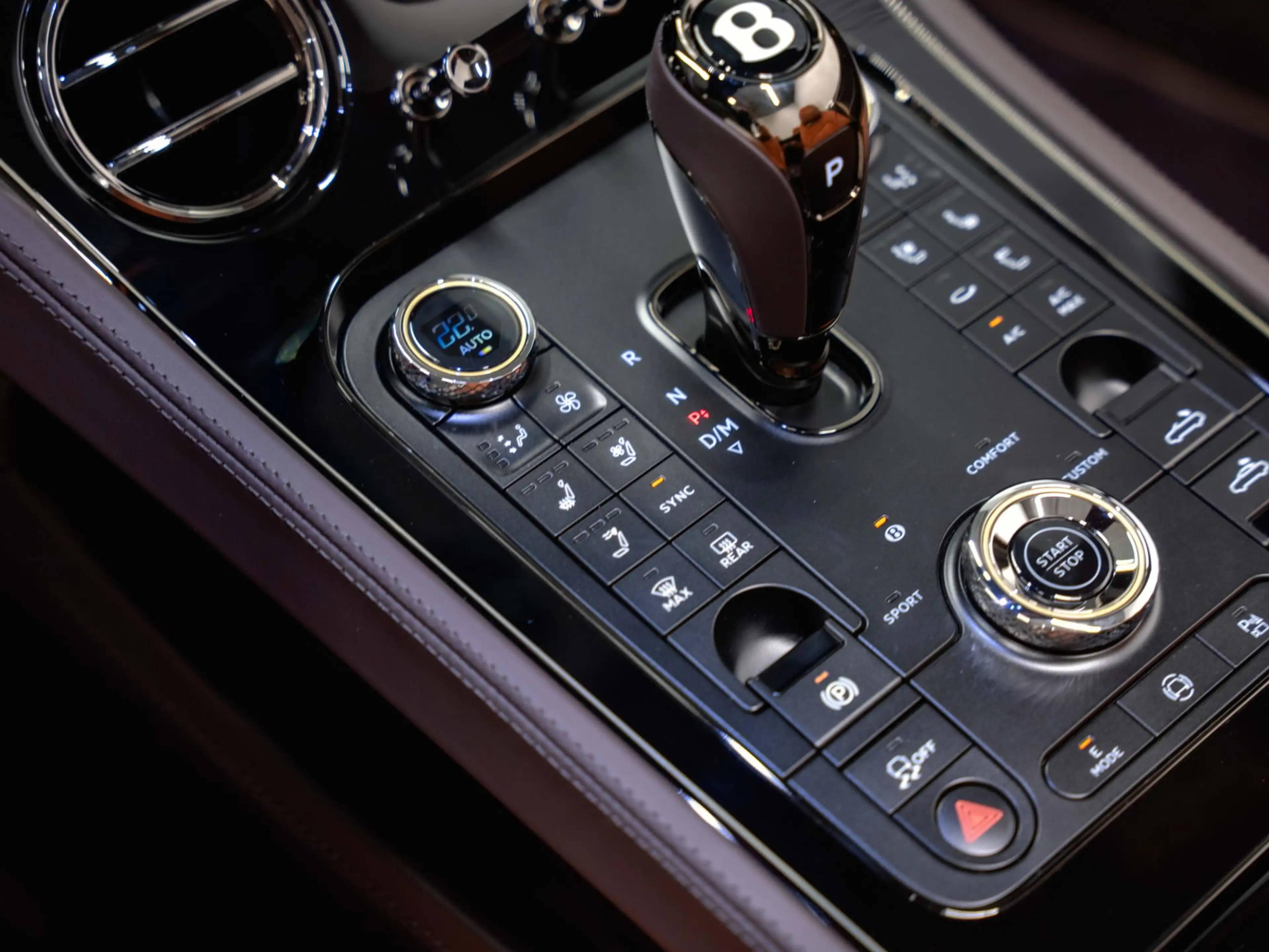 Bentley Continental GTC 4.0 V8 Hybrid Mulliner — photo 12