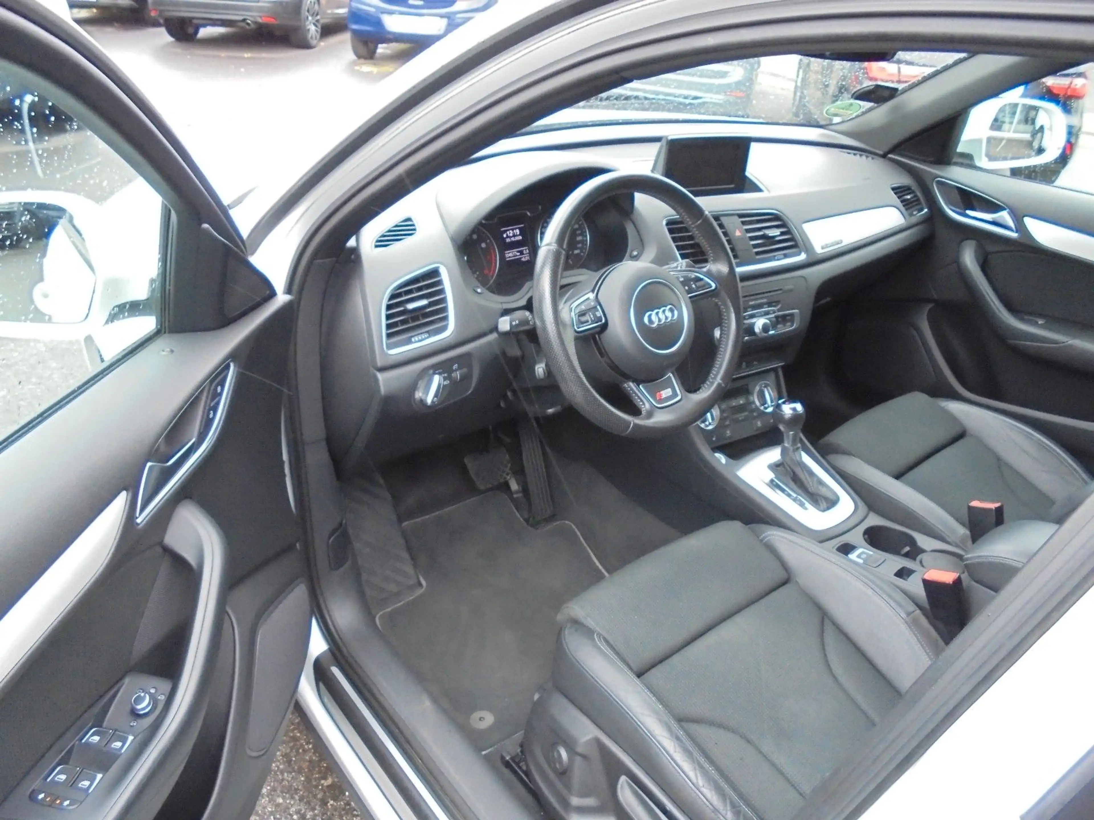 Audi Q3 2.0 TFSI S-line quattro — photo 12