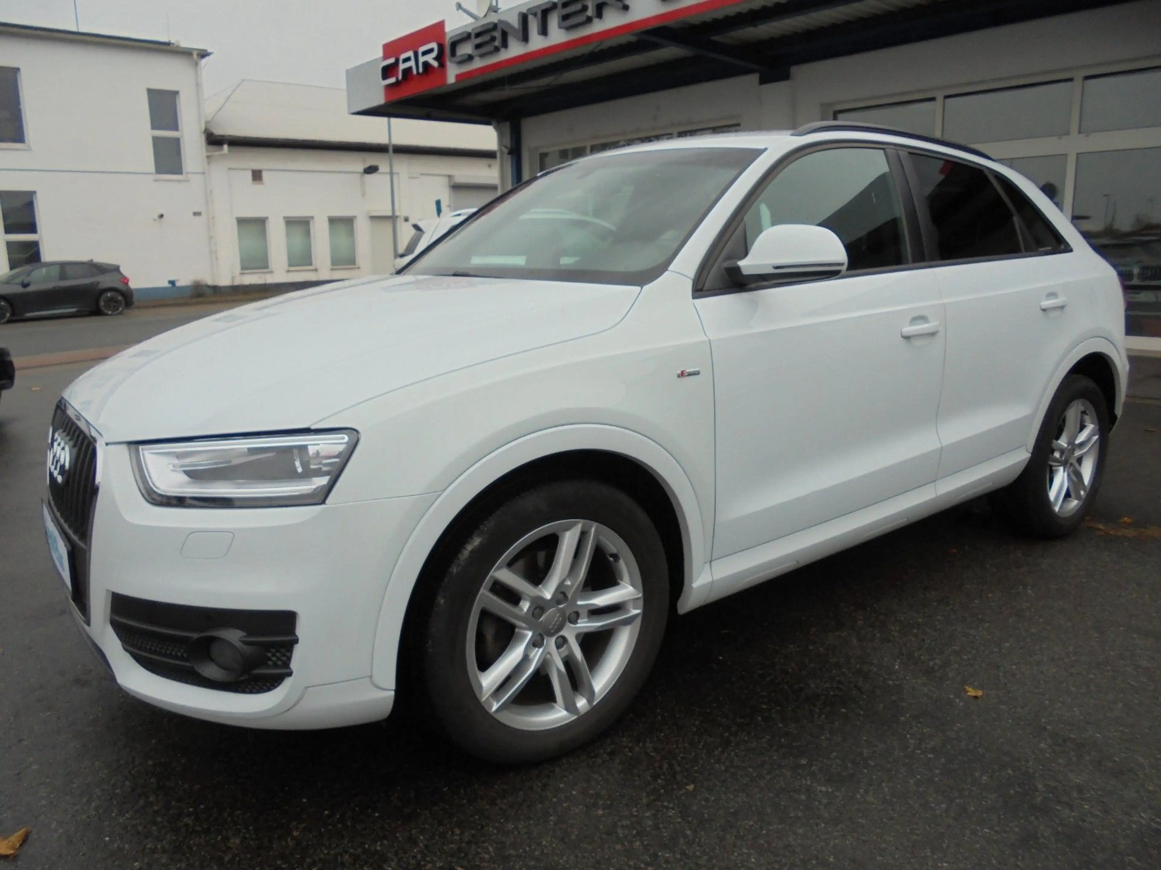 Audi Q3 2.0 TFSI S-line quattro — photo 2
