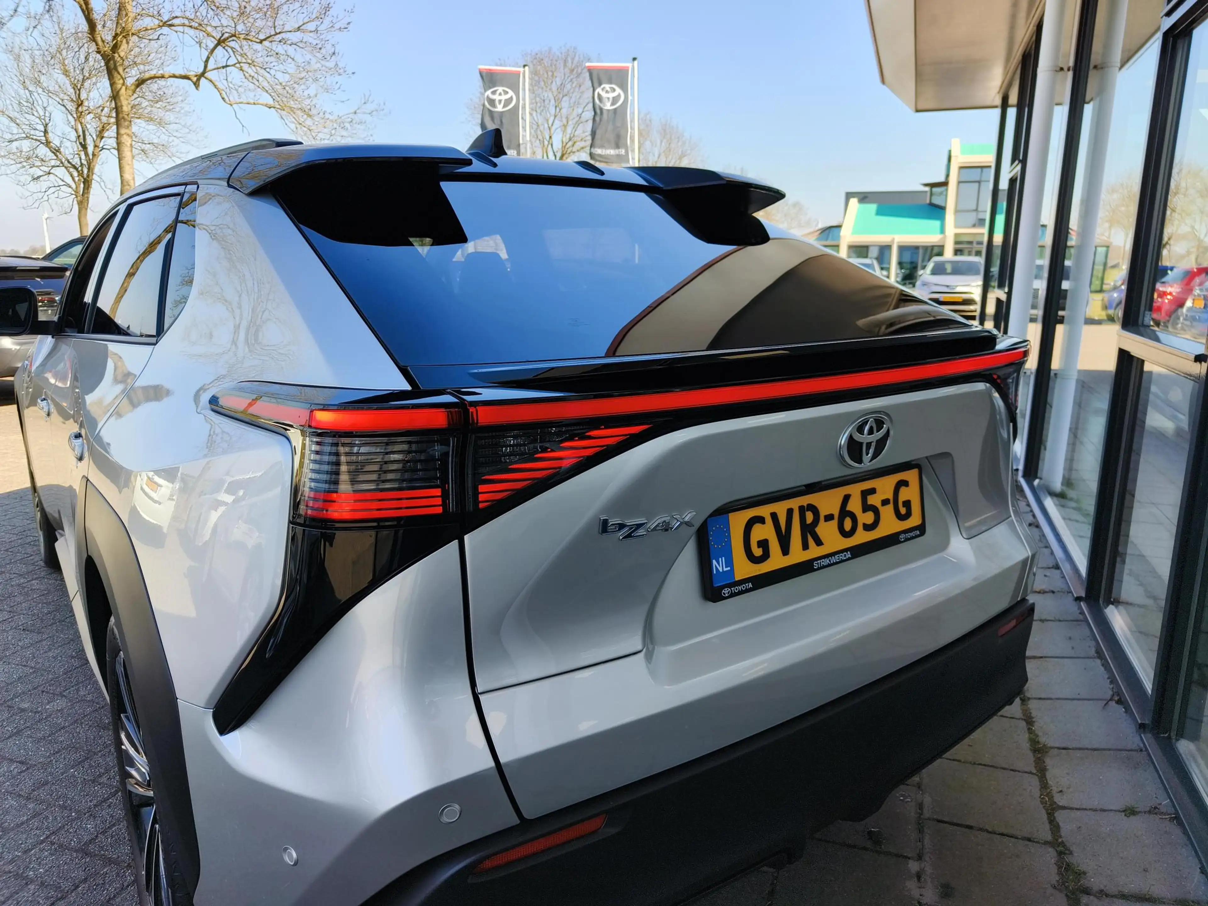 Toyota bZ4X Premium 71 kWh Bi-Tone | Panorama | JBL | Leer | C — photo 8