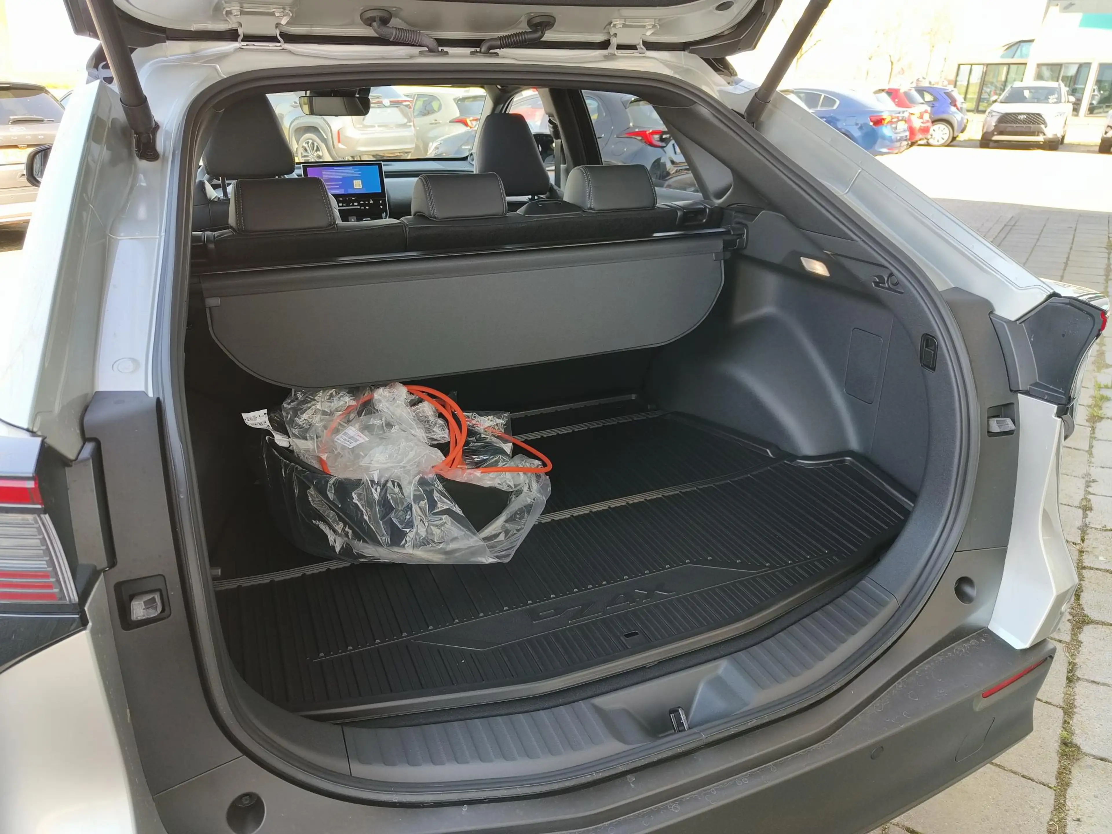 Toyota bZ4X Premium 71 kWh Bi-Tone | Panorama | JBL | Leer | C — photo 11