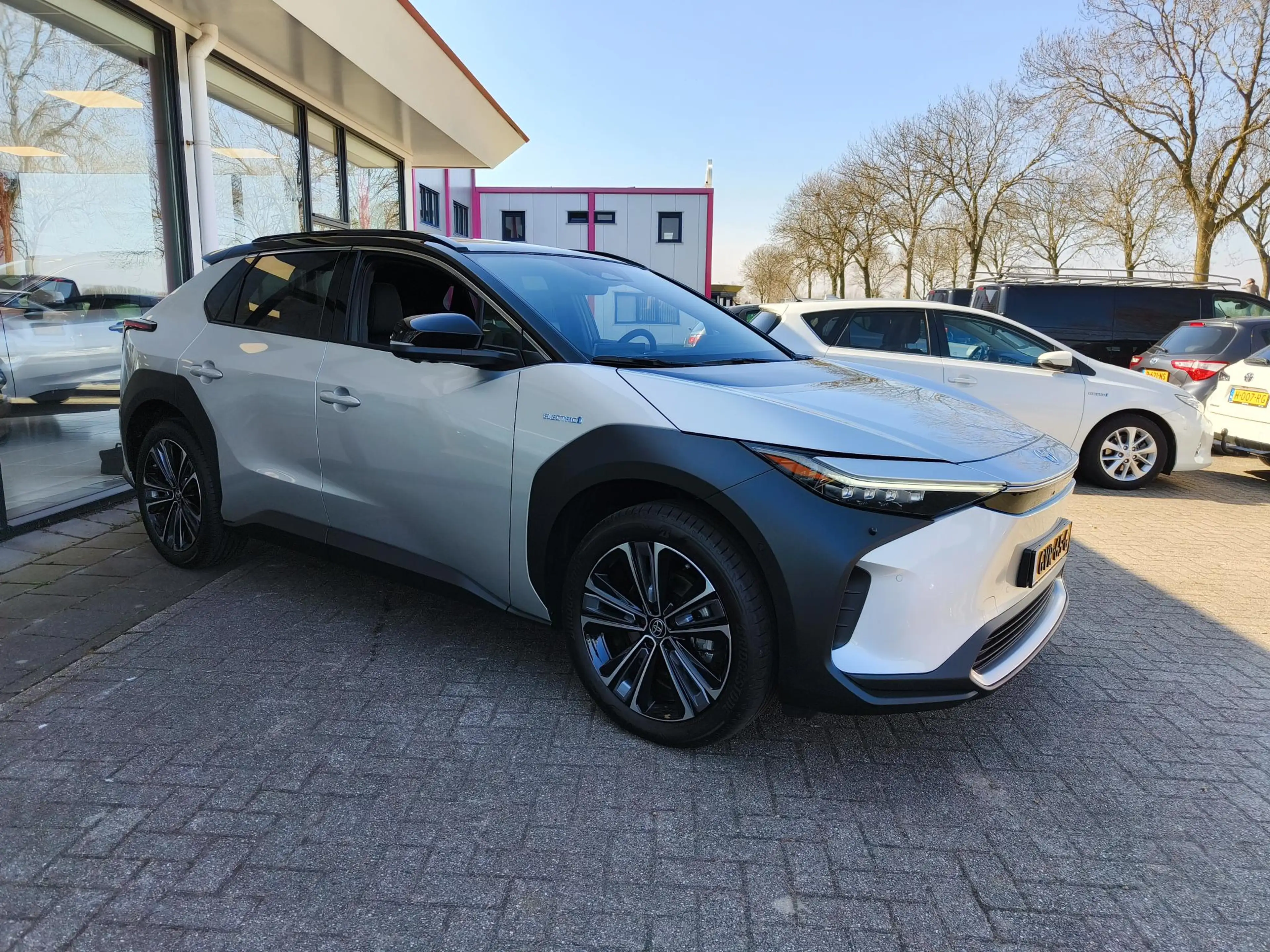 Toyota bZ4X Premium 71 kWh Bi-Tone | Panorama | JBL | Leer | C — photo 9