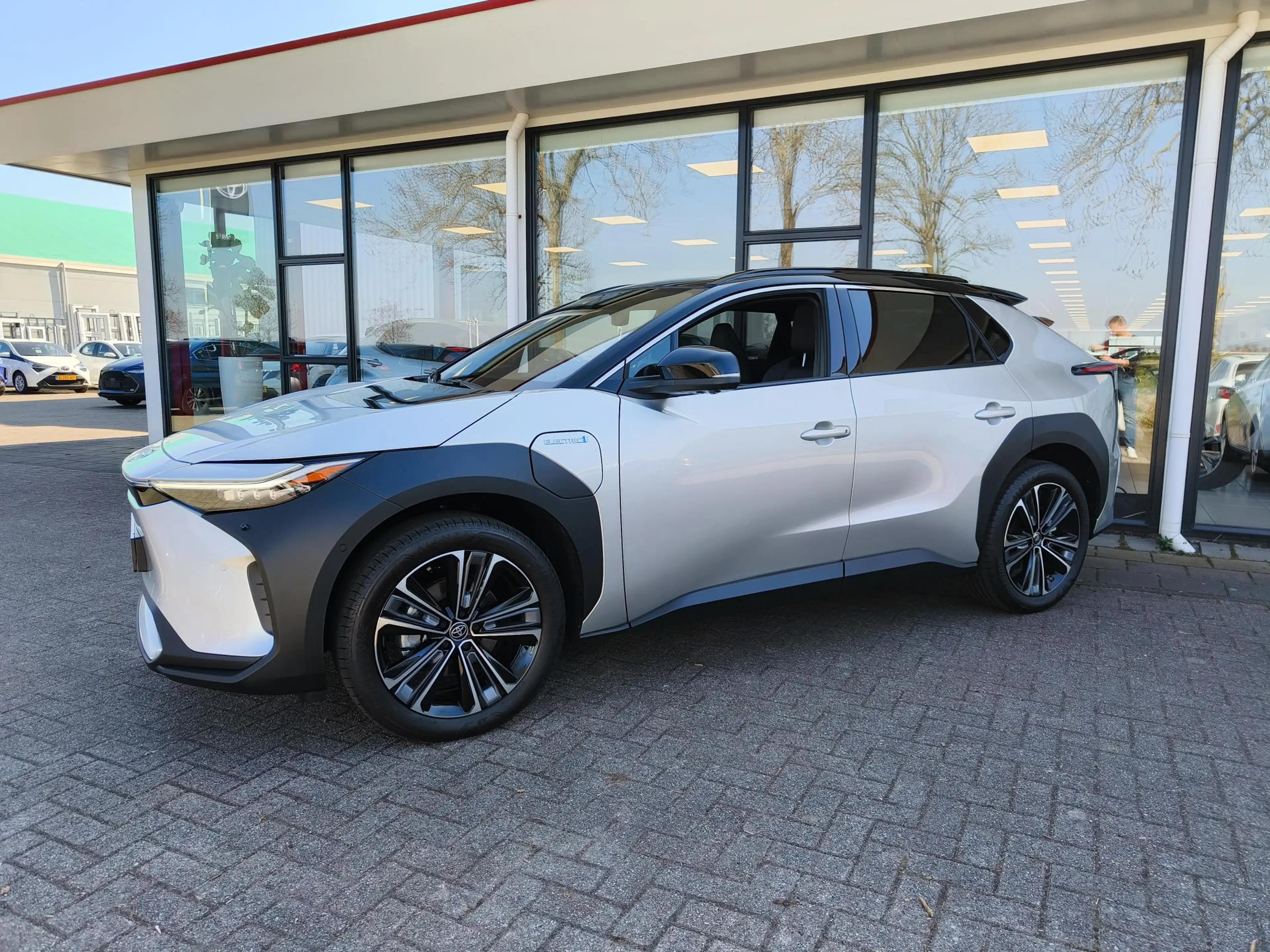 Toyota bZ4X Premium 71 kWh Bi-Tone | Panorama | JBL | Leer | C — photo 7