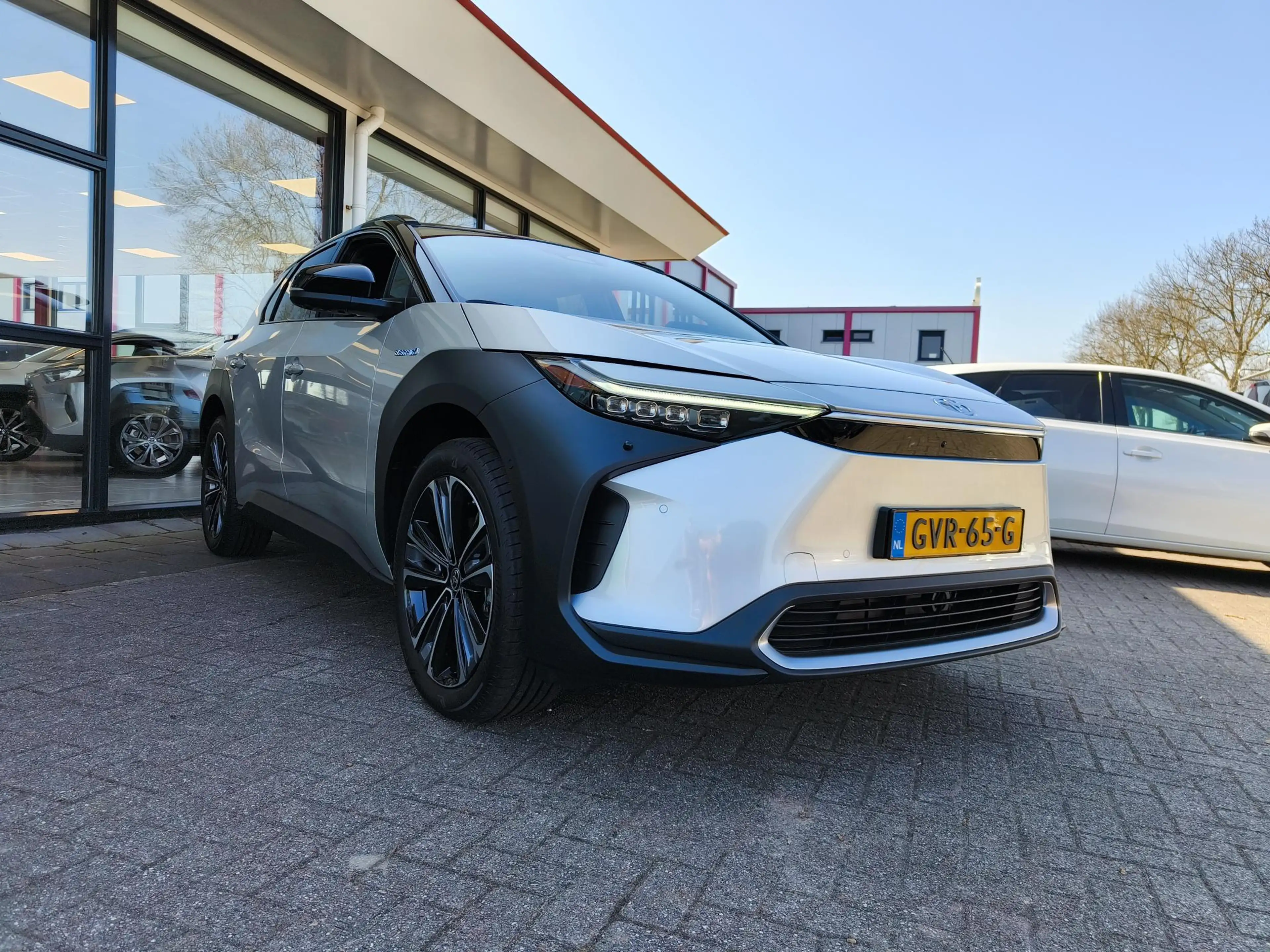 Toyota bZ4X Premium 71 kWh Bi-Tone | Panorama | JBL | Leer | C — photo 5