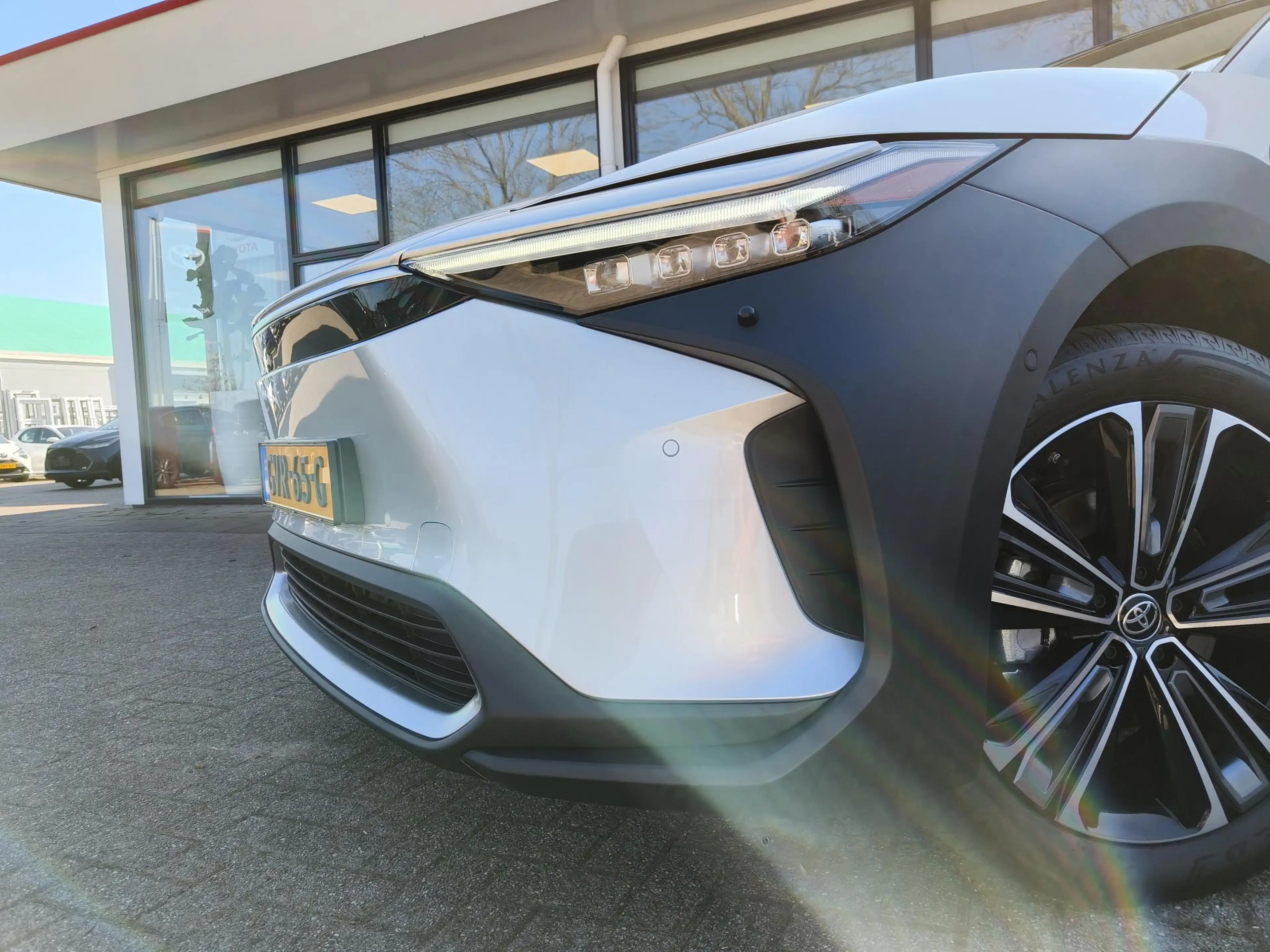 Toyota bZ4X Premium 71 kWh Bi-Tone | Panorama | JBL | Leer | C — photo 6