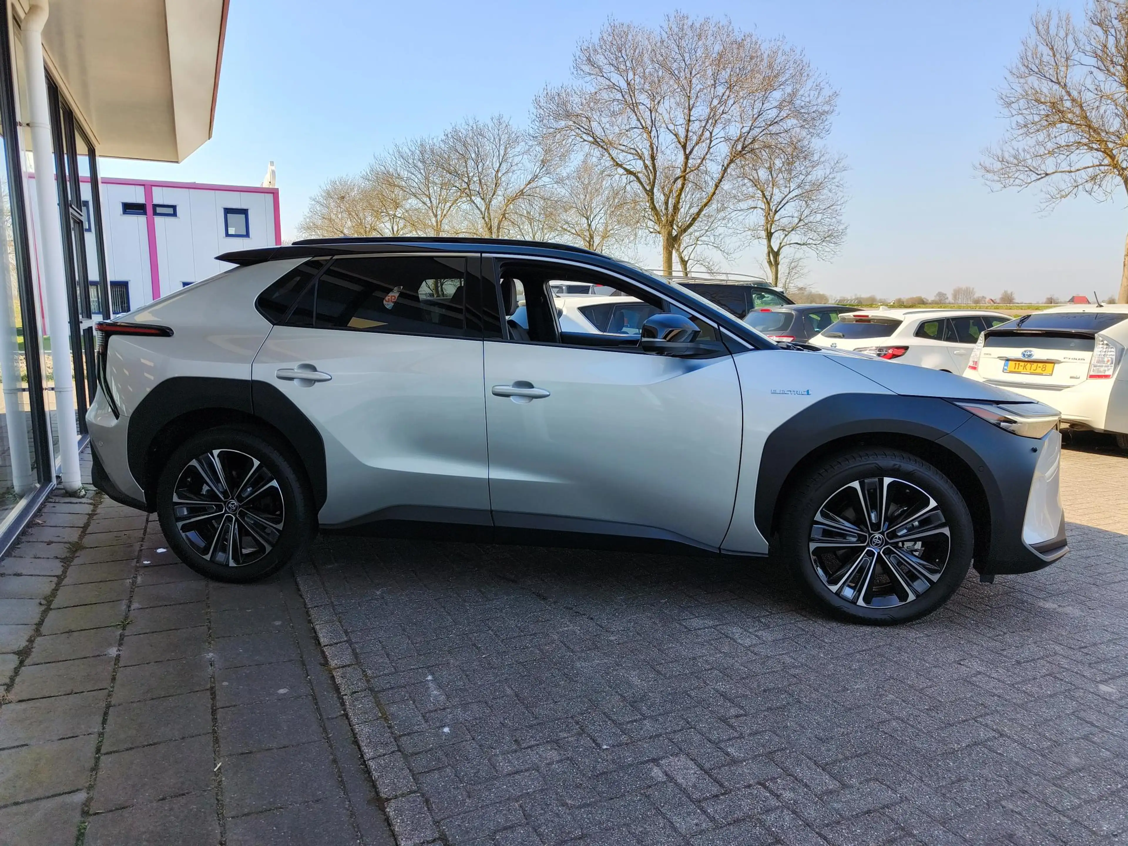 Toyota bZ4X Premium 71 kWh Bi-Tone | Panorama | JBL | Leer | C — photo 10
