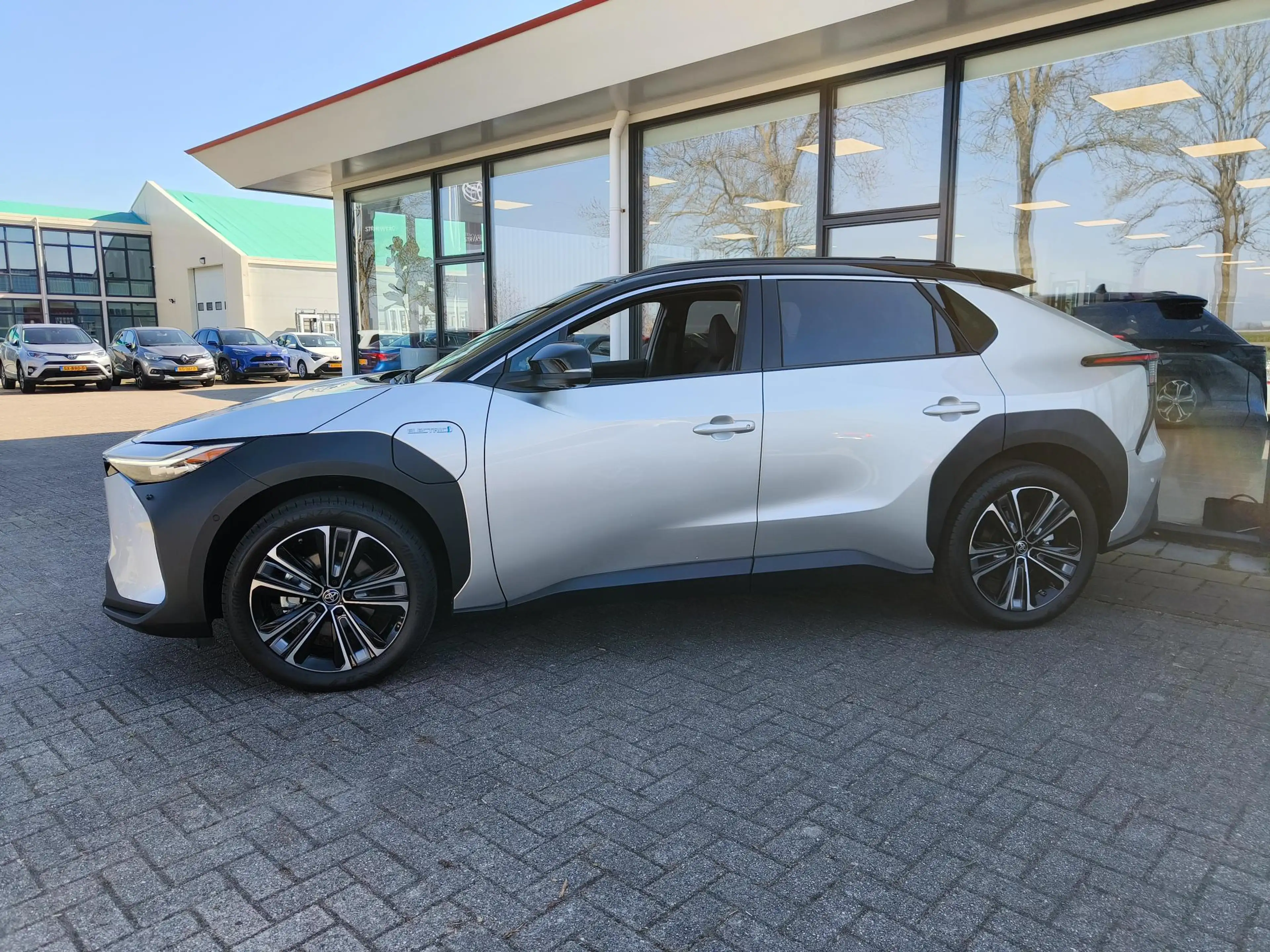 Toyota bZ4X Premium 71 kWh Bi-Tone | Panorama | JBL | Leer | C — photo 3