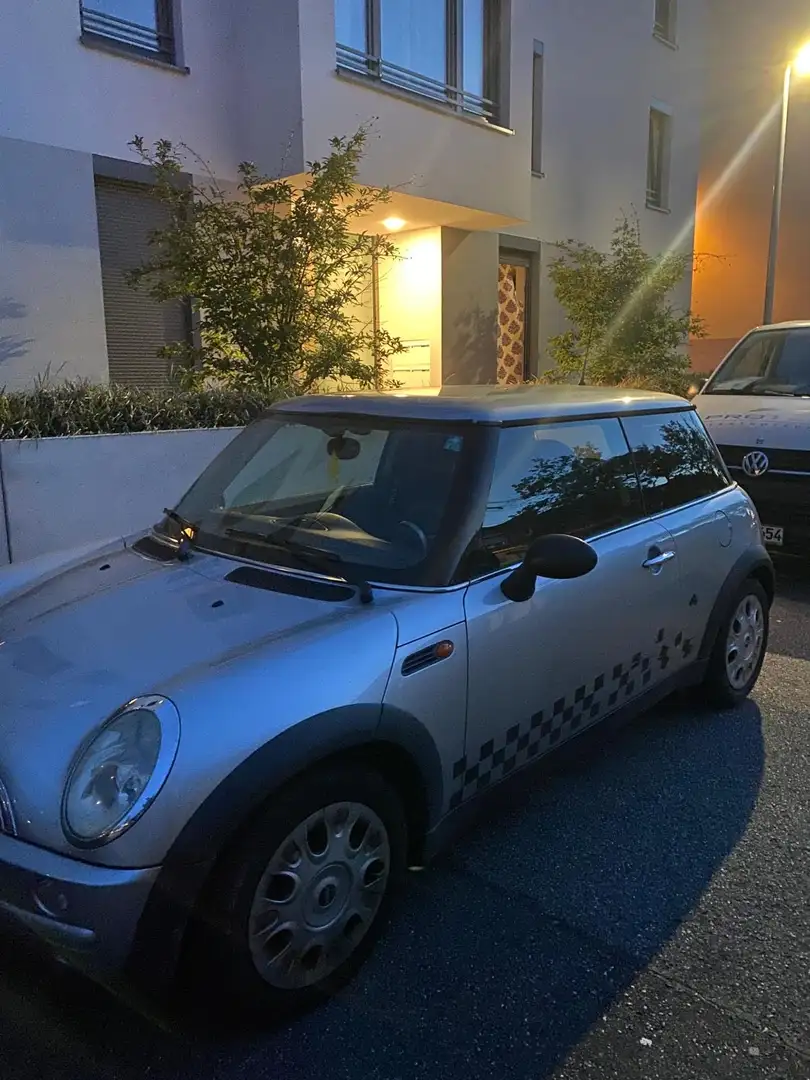 MINI One Sticker seitlich entfernt Grau - 2