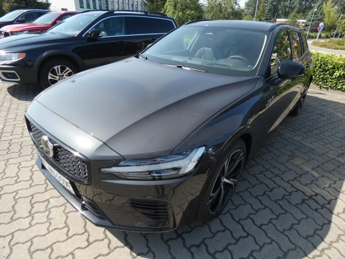 Volvo V60 T8 Twin Engine AWD Ultra Dark Plug-In (E6d) Klima Grau - 2