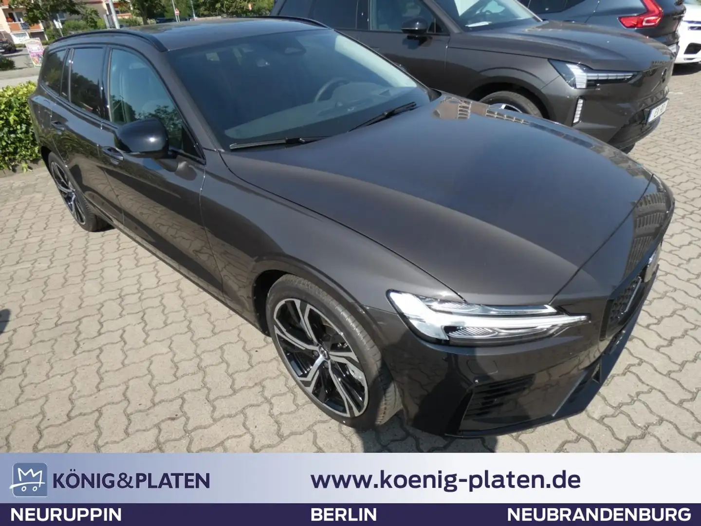 Volvo V60 T8 Twin Engine AWD Ultra Dark Plug-In (E6d) Klima Grau - 1