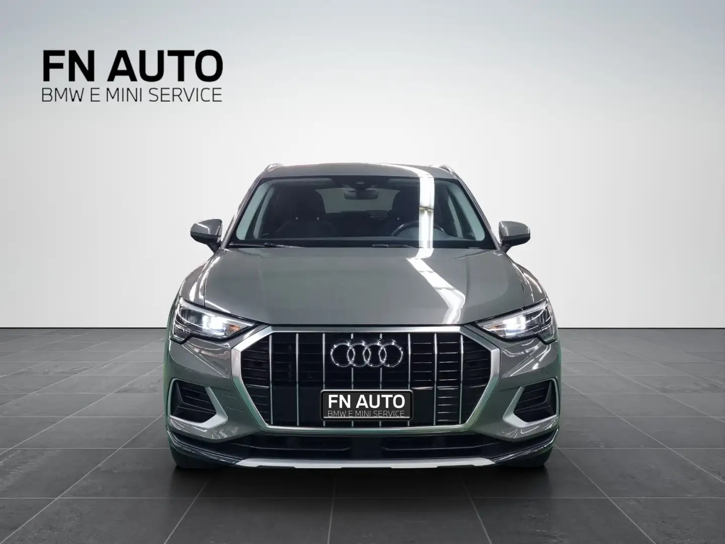 Audi Q3 35 TDI S tronic Business Advanced Gris - 2
