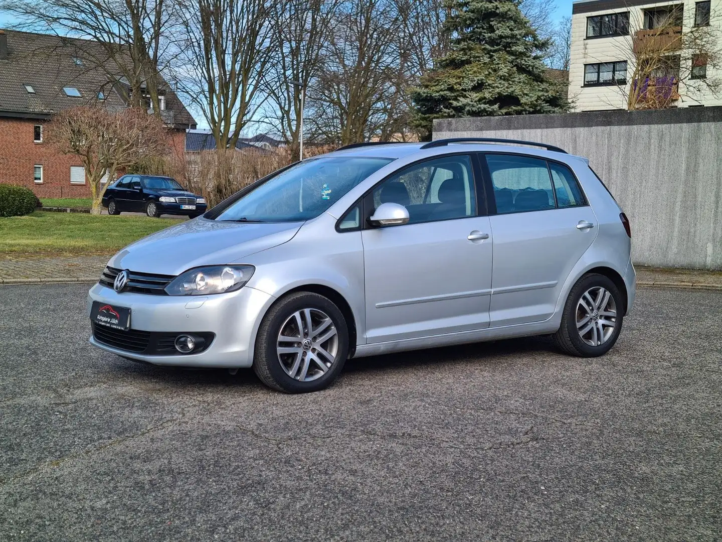 Volkswagen Golf Plus 6 1.6 *Automatik*wenig km*Tüv Neu* Silber - 1