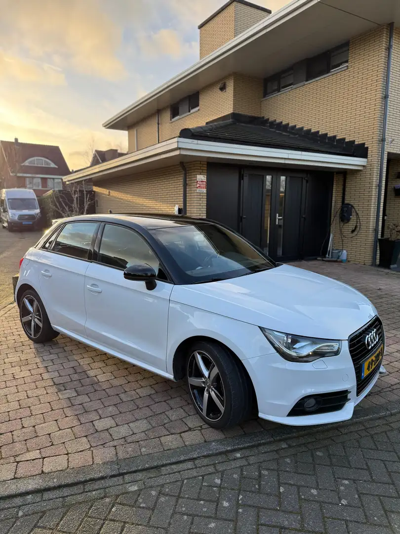 Audi A1 1.2 TFSI Sportback S line Sportpaket - 1