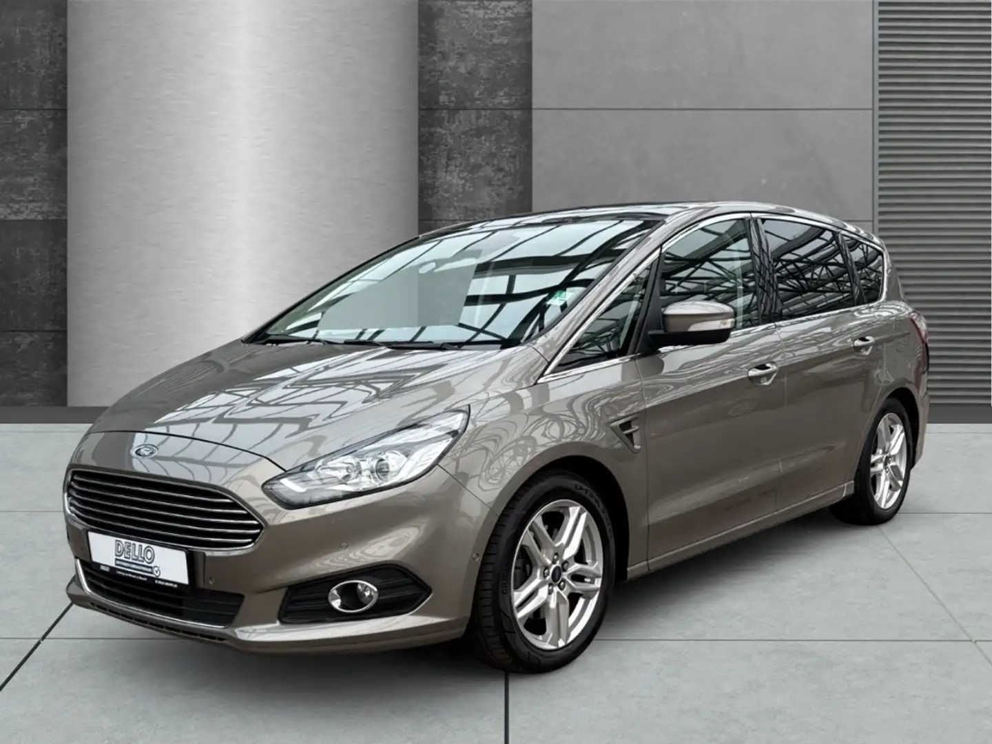 Ford S-Max Titanium 2.0 EcoBoost 7-Sitzer Panorama Navi Memor Silber - 1