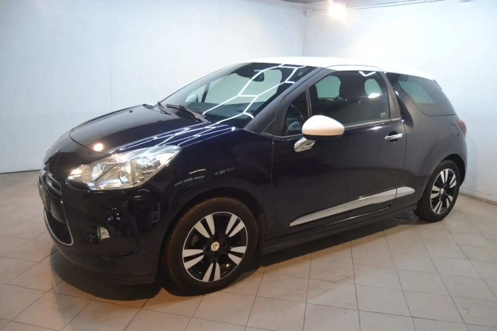 DS Automobiles DS 3 PureTech 82 So Chic Albastru - 1