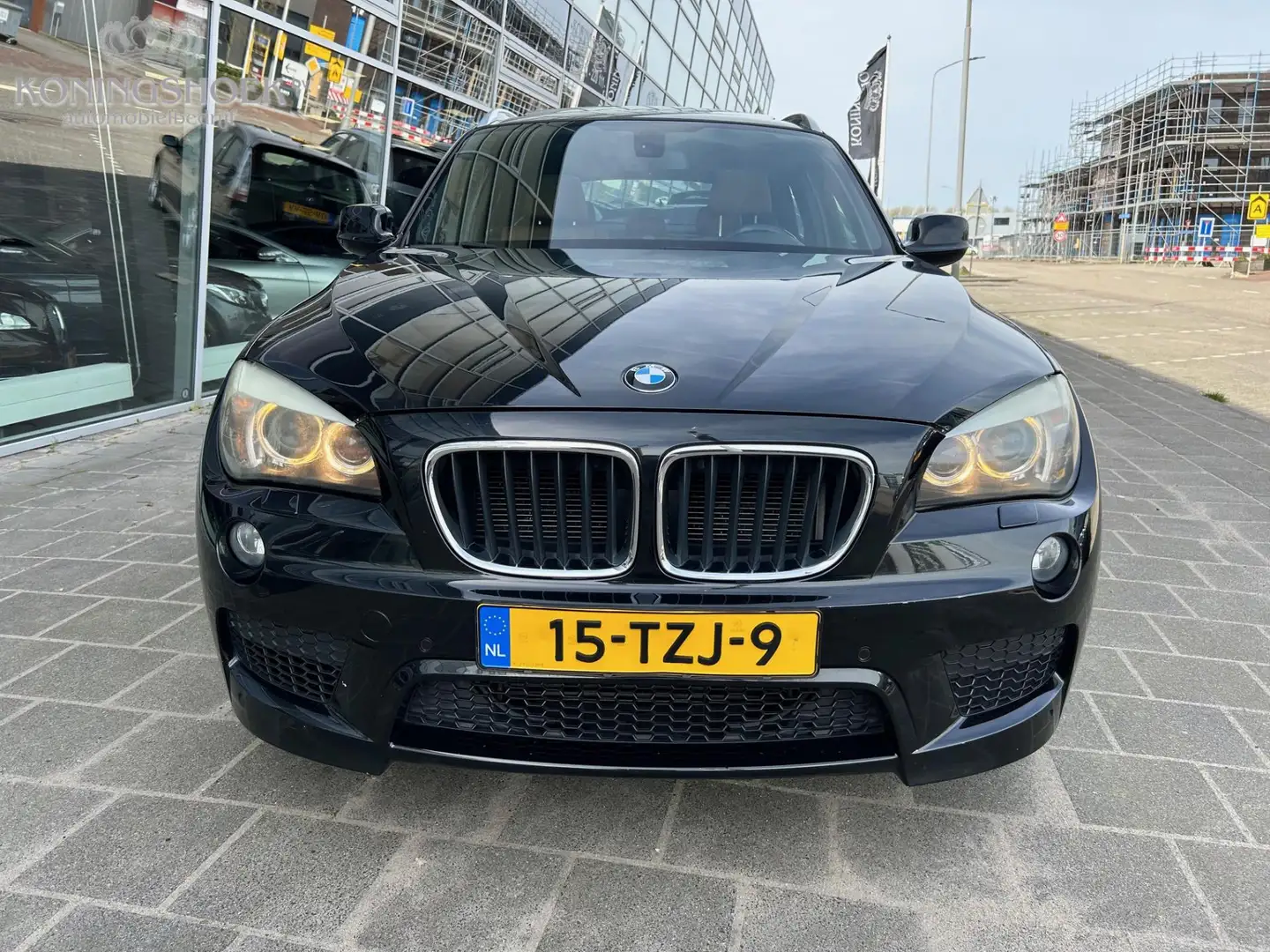 BMW X1 SDrive20i Business M Pakket Zwart - 2