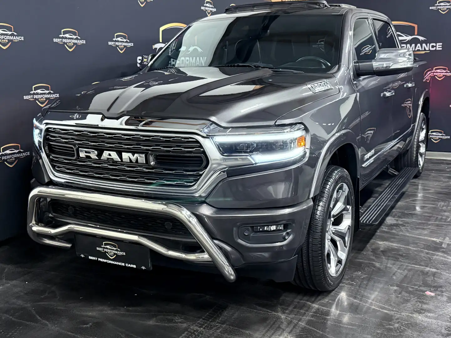 Dodge RAM 1500 ** LIMITED ** Night Crew Cab**Standheizung** Grau - 2