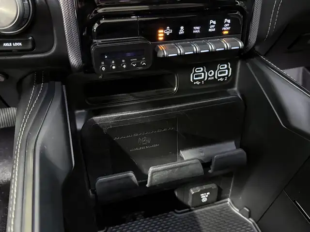 Dodge RAM 1500 ** LIMITED ** Night Crew Cab**Standheizung** Ansicht 38