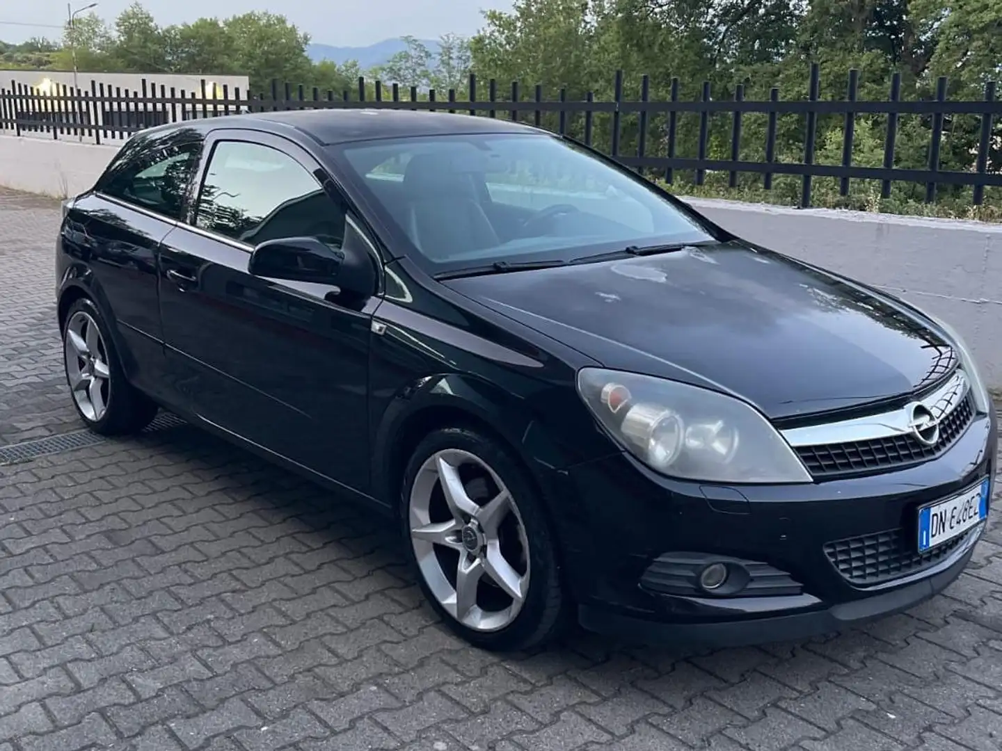 Opel Astra Astra GTC 1.6 t. Cosmo 180cv 6m Nero - 1