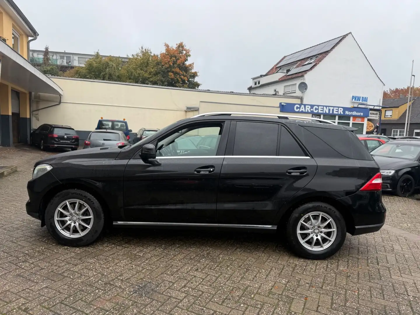Mercedes-Benz ML 350 CDI BlueTec*ESGD*AHK*SHZ*XENON*** Schwarz - 2