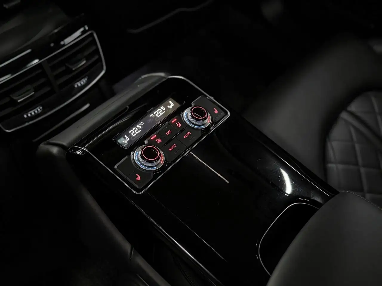 Audi A8 снимка Audi A8