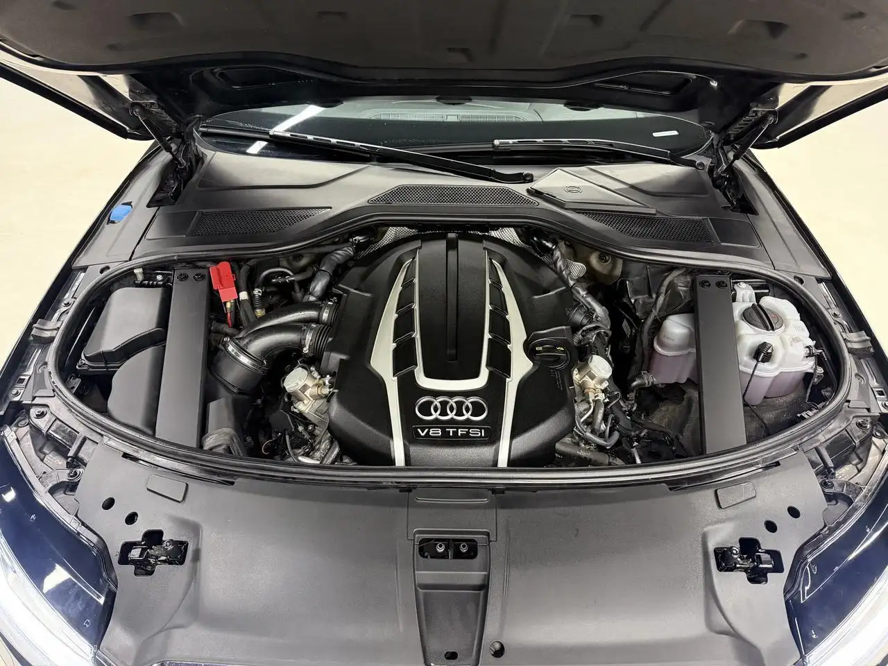 Audi A8 снимка Audi A8