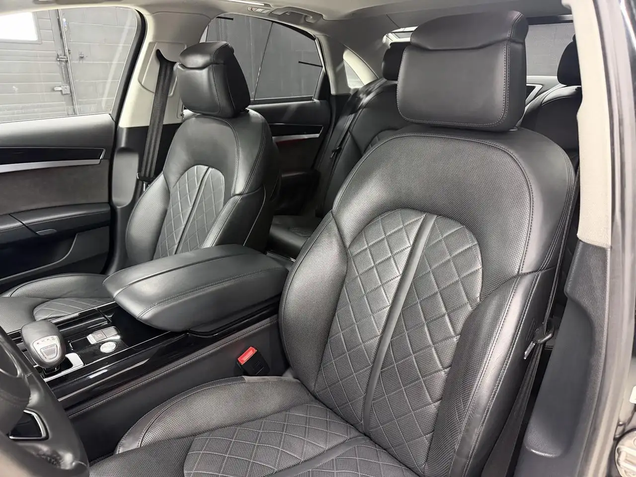 Audi A8 снимка Audi A8