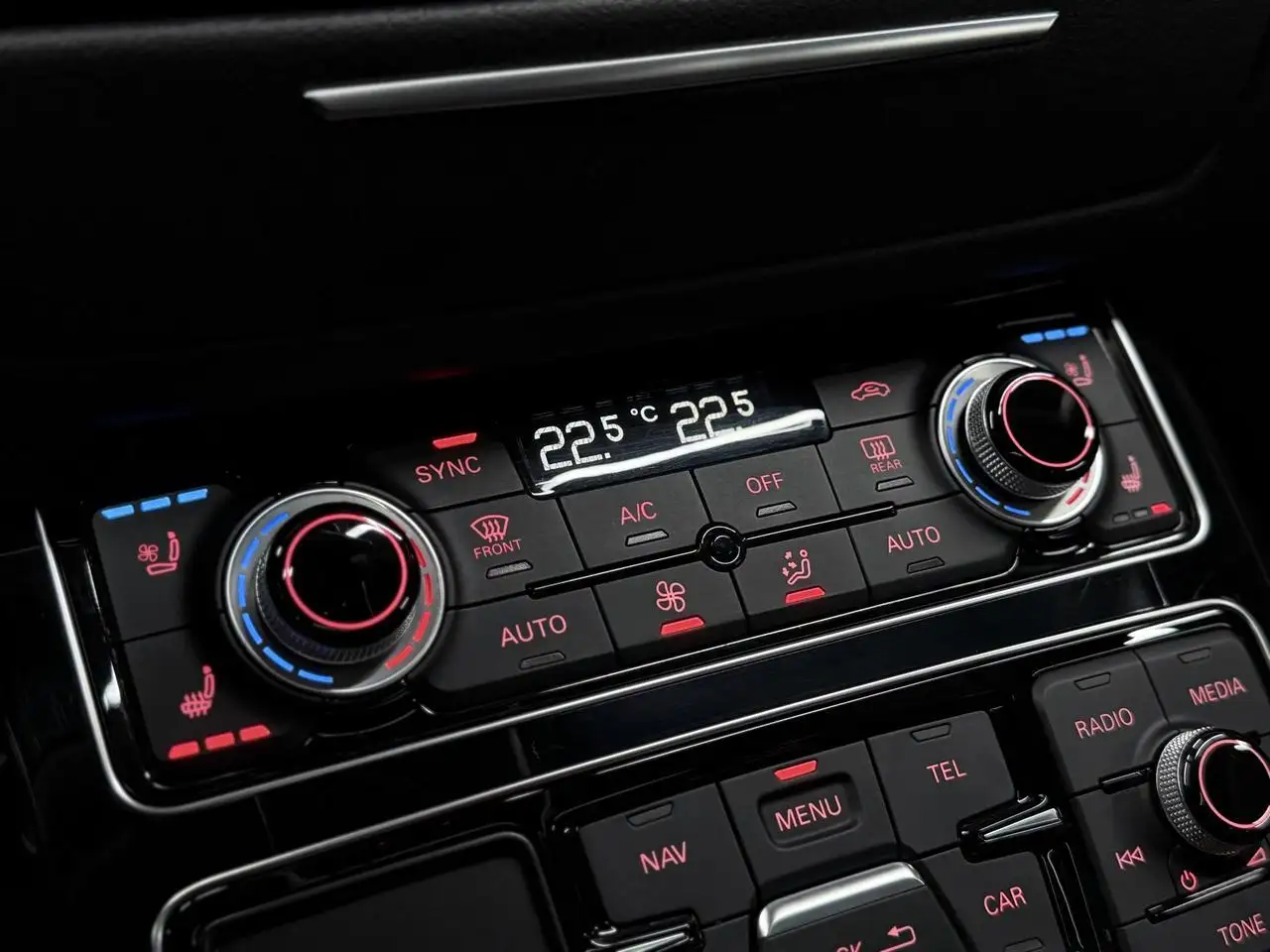 Audi A8 снимка Audi A8