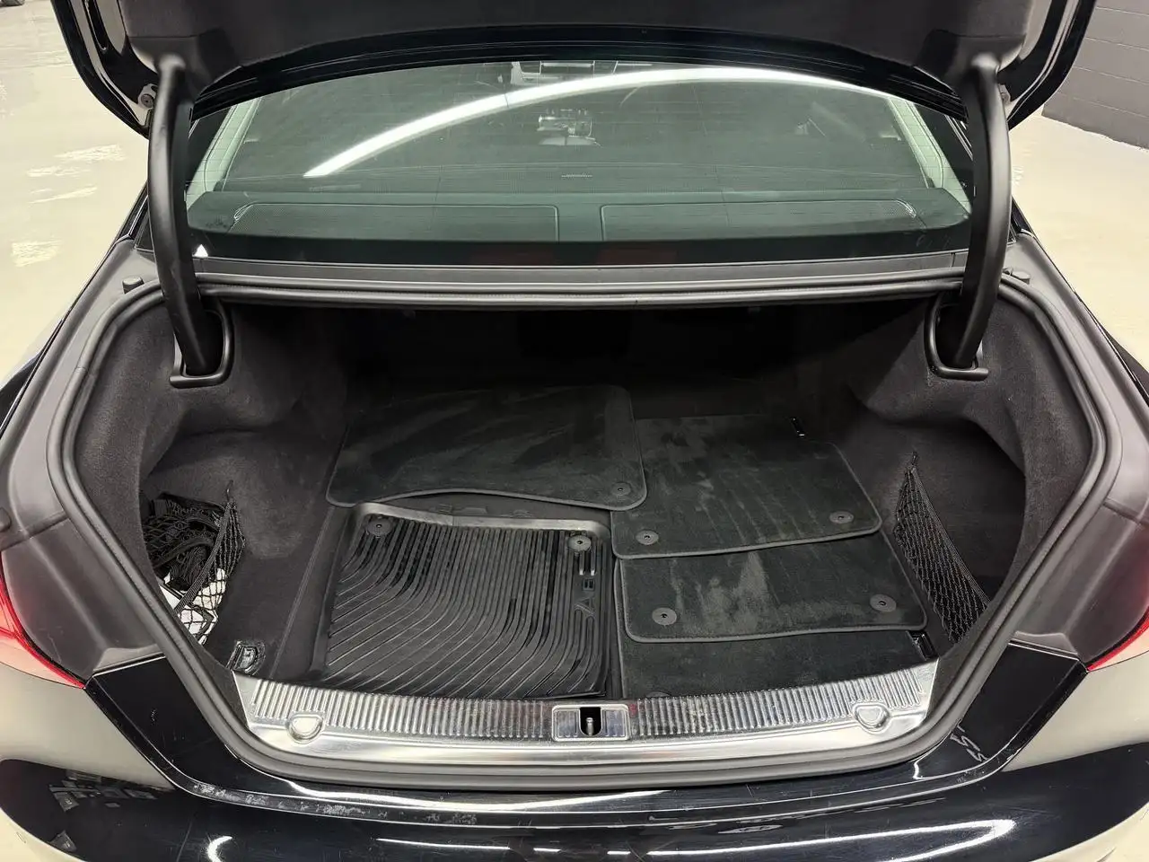 Audi A8 снимка Audi A8