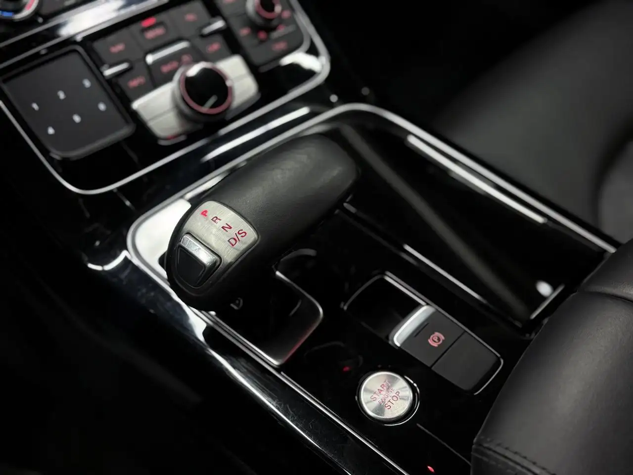 Audi A8 снимка Audi A8