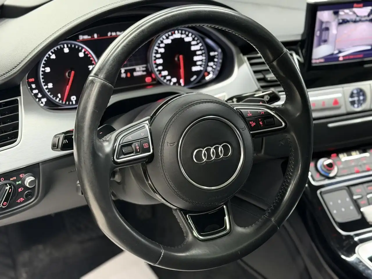 Audi A8 снимка Audi A8