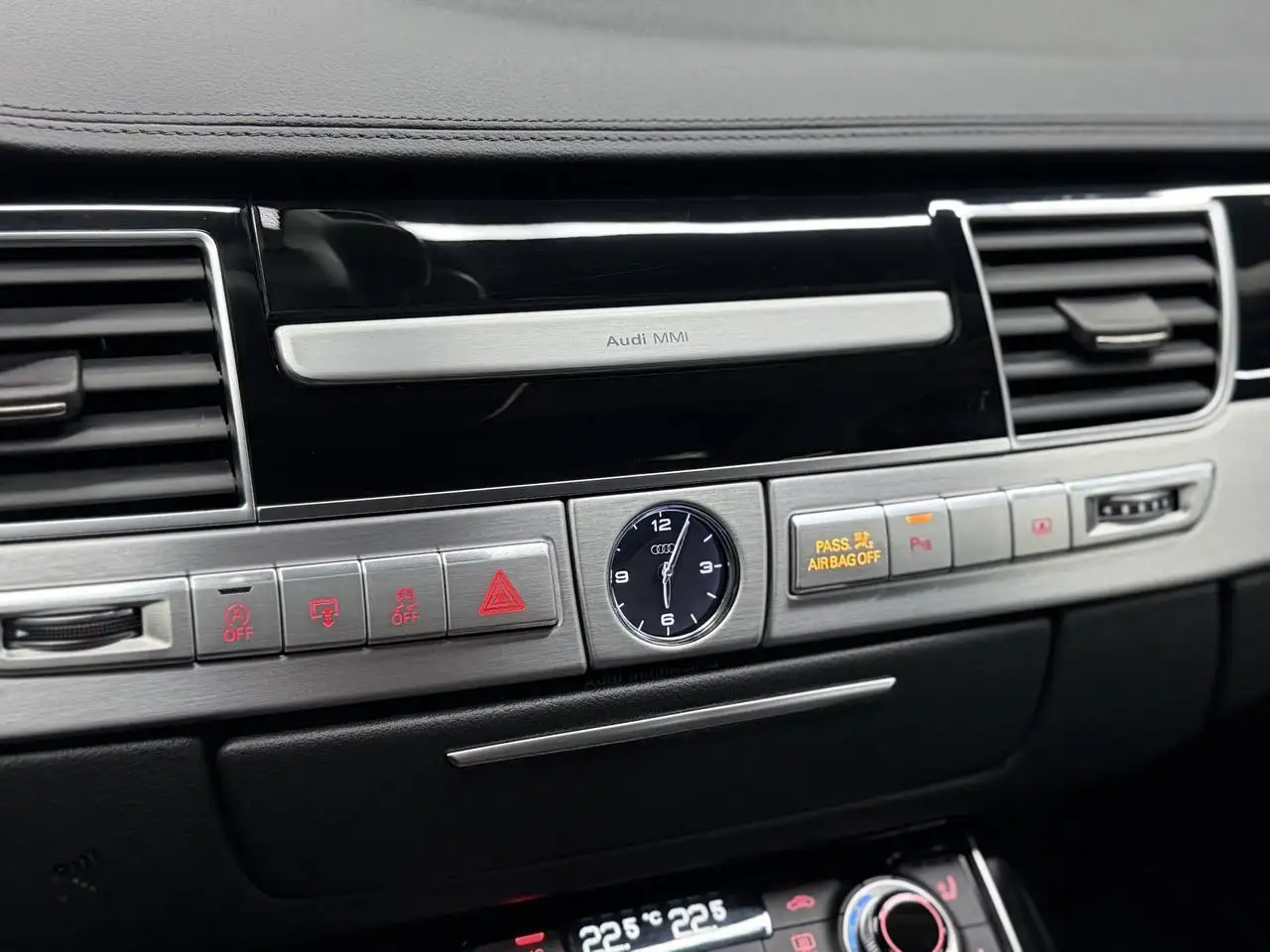 Audi A8 снимка Audi A8