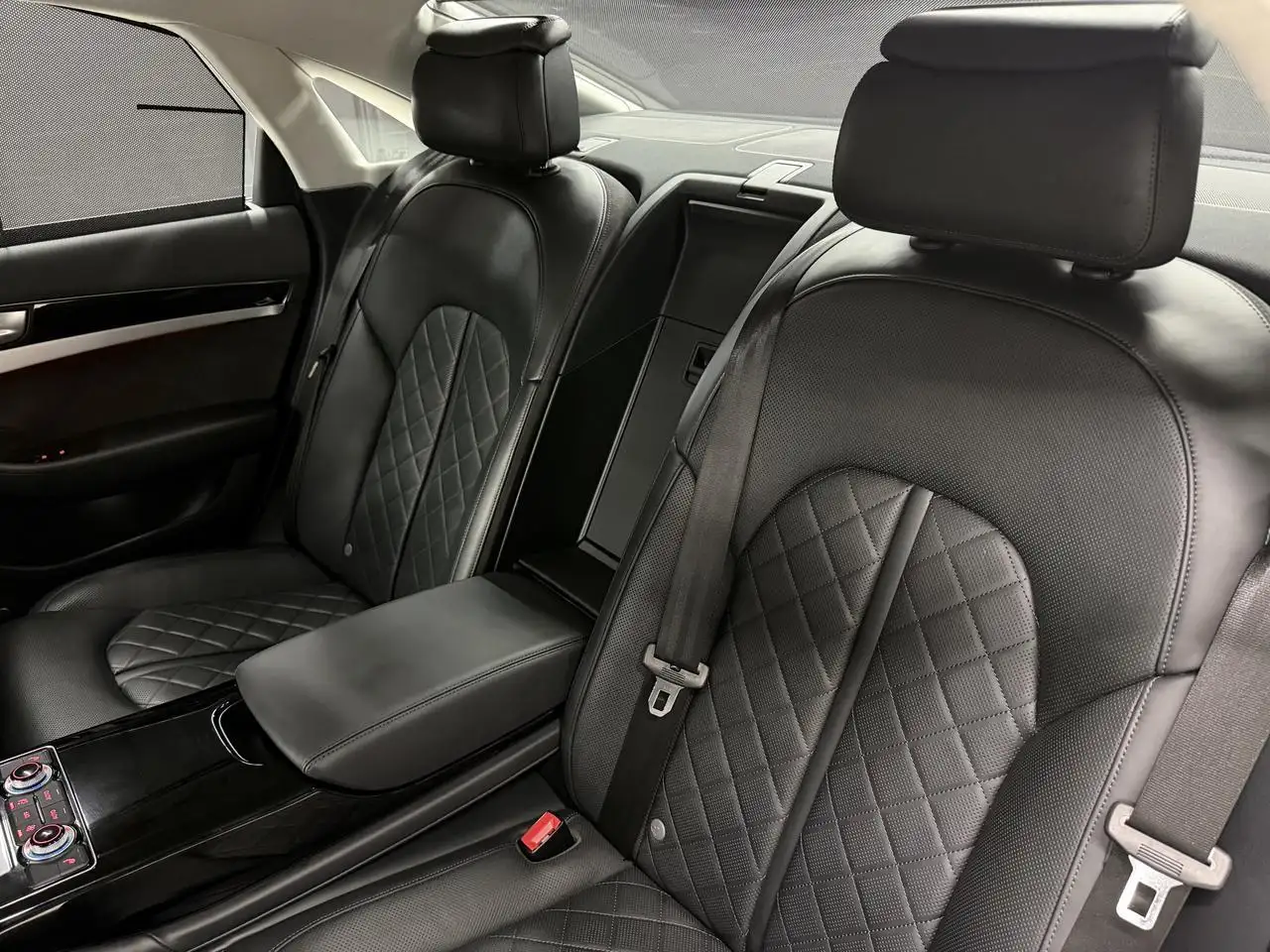 Audi A8 снимка Audi A8