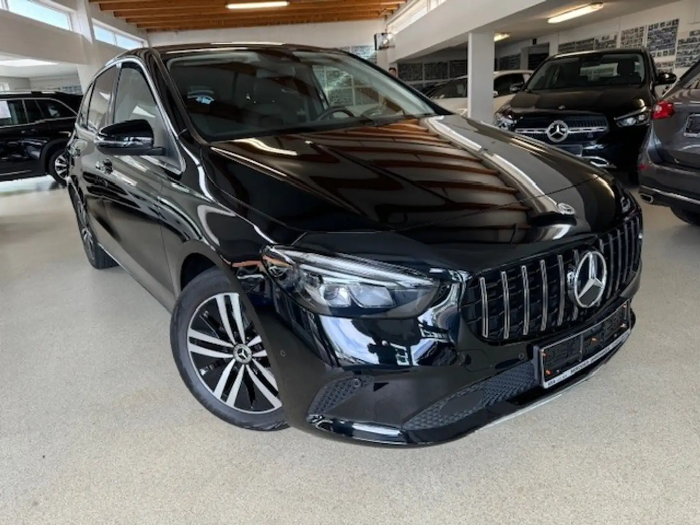 Mercedes-Benz B 200 d+Progressive+AHK+Kamera+MULTIBEAM+AHK+beh.Lenkrad Schwarz - 2