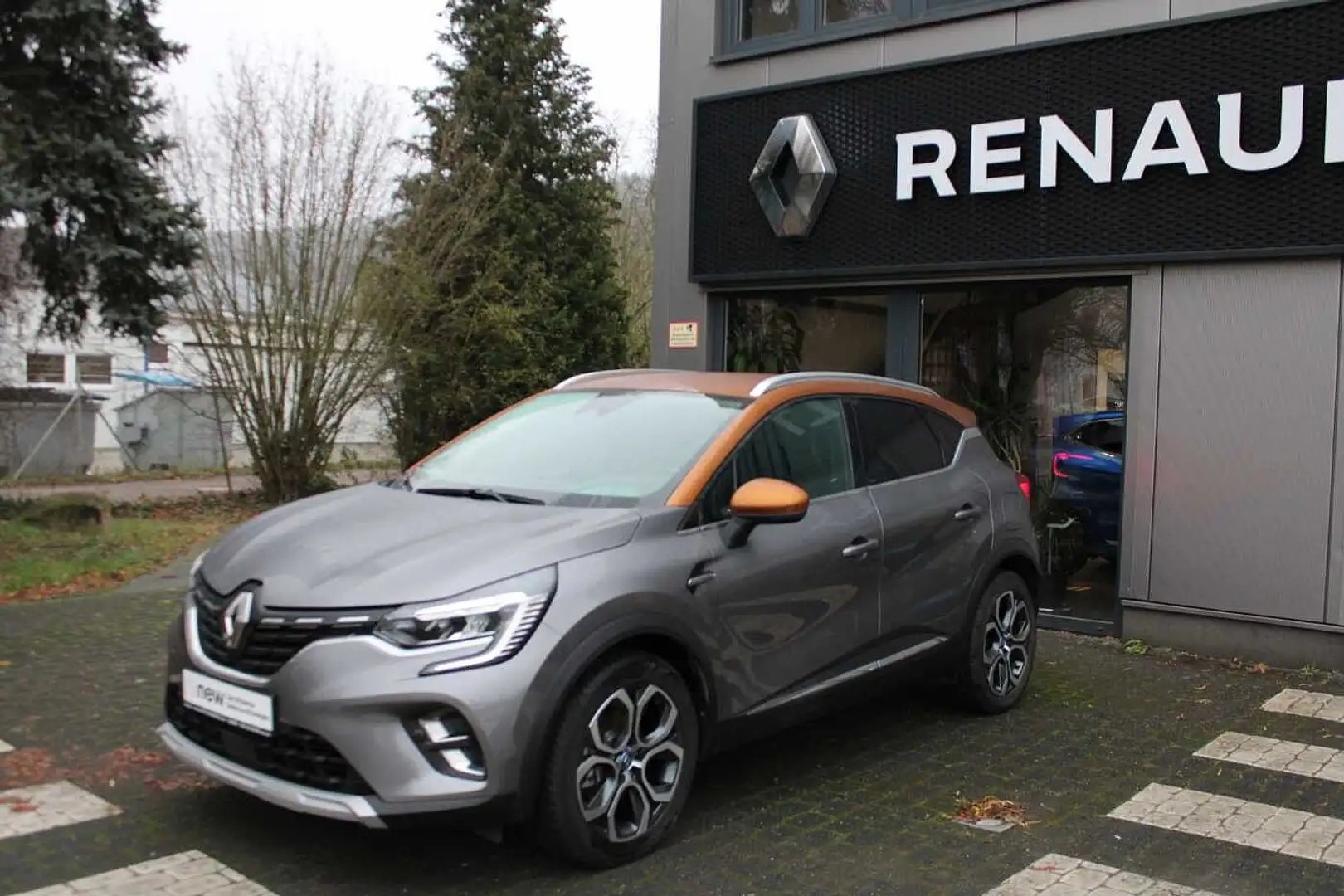 Renault Captur E-TECH PLUG-in 160 INTENS Grau - 2